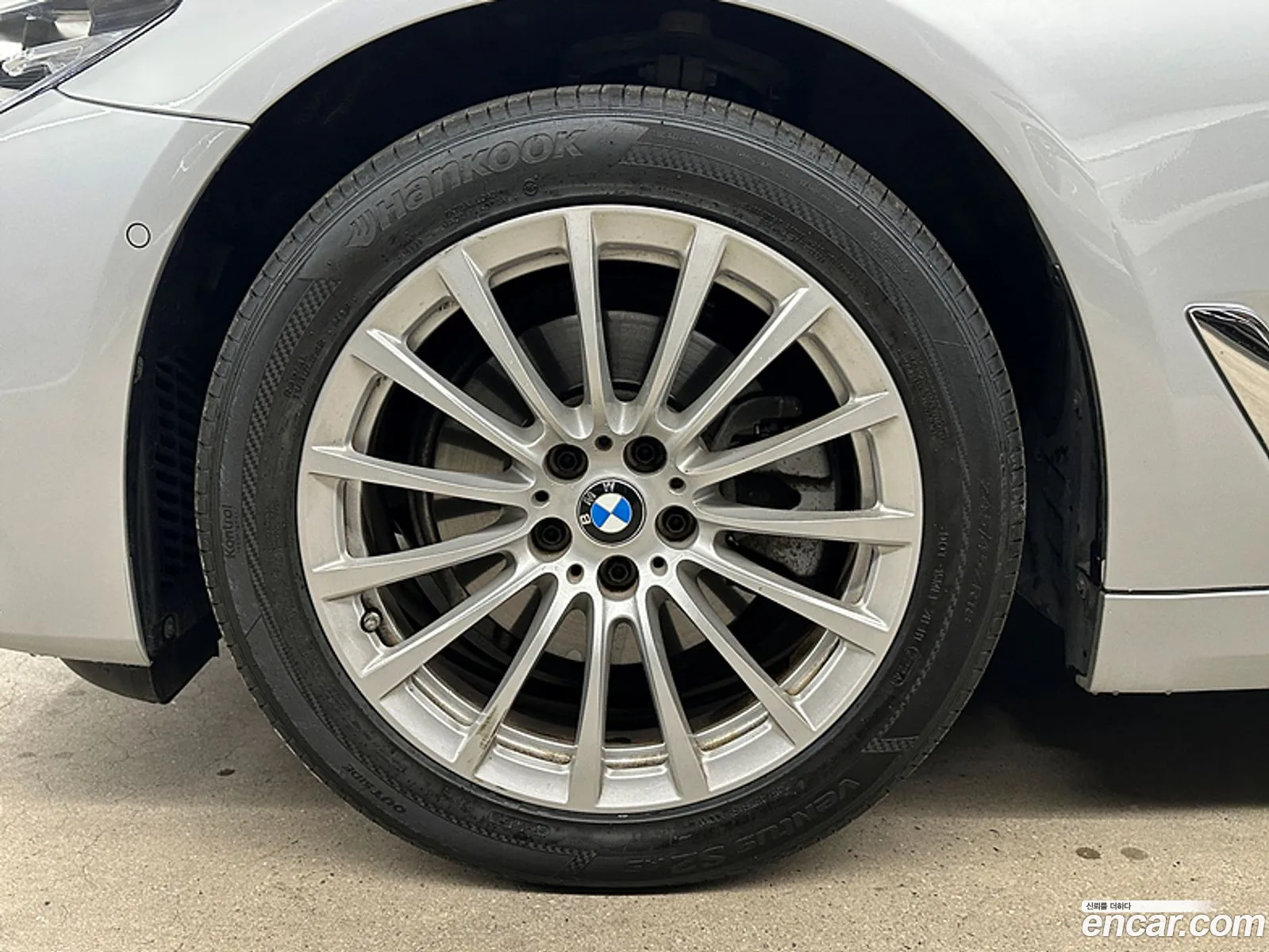 BMW 5 Series G30 520I Luxury - фотография 15255260