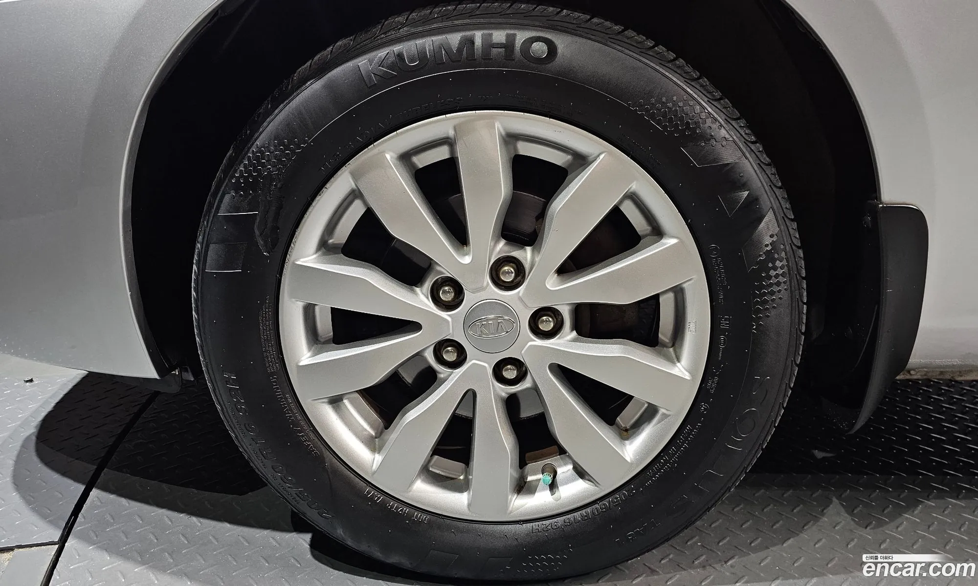 Kia New Carens Lpi 20 Glx Luxury - фотография 1526972