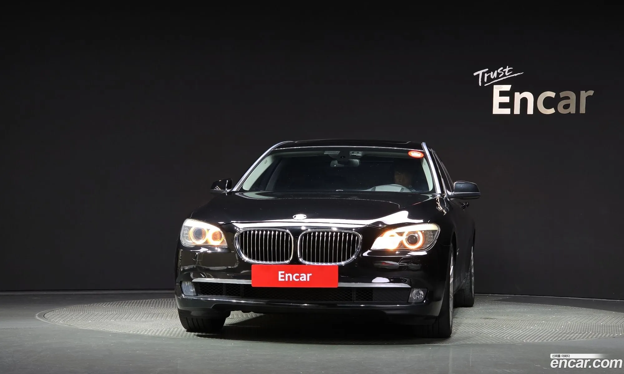 BMW 7 Series F01 740Li - фотография 14345555