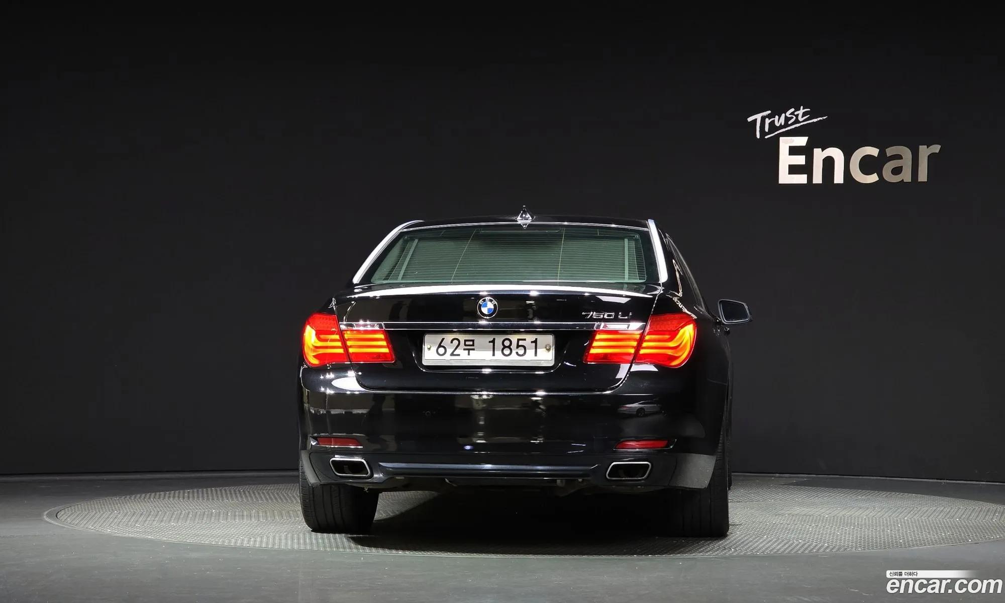 BMW 7 Series F01 740Li - фотография 14345556