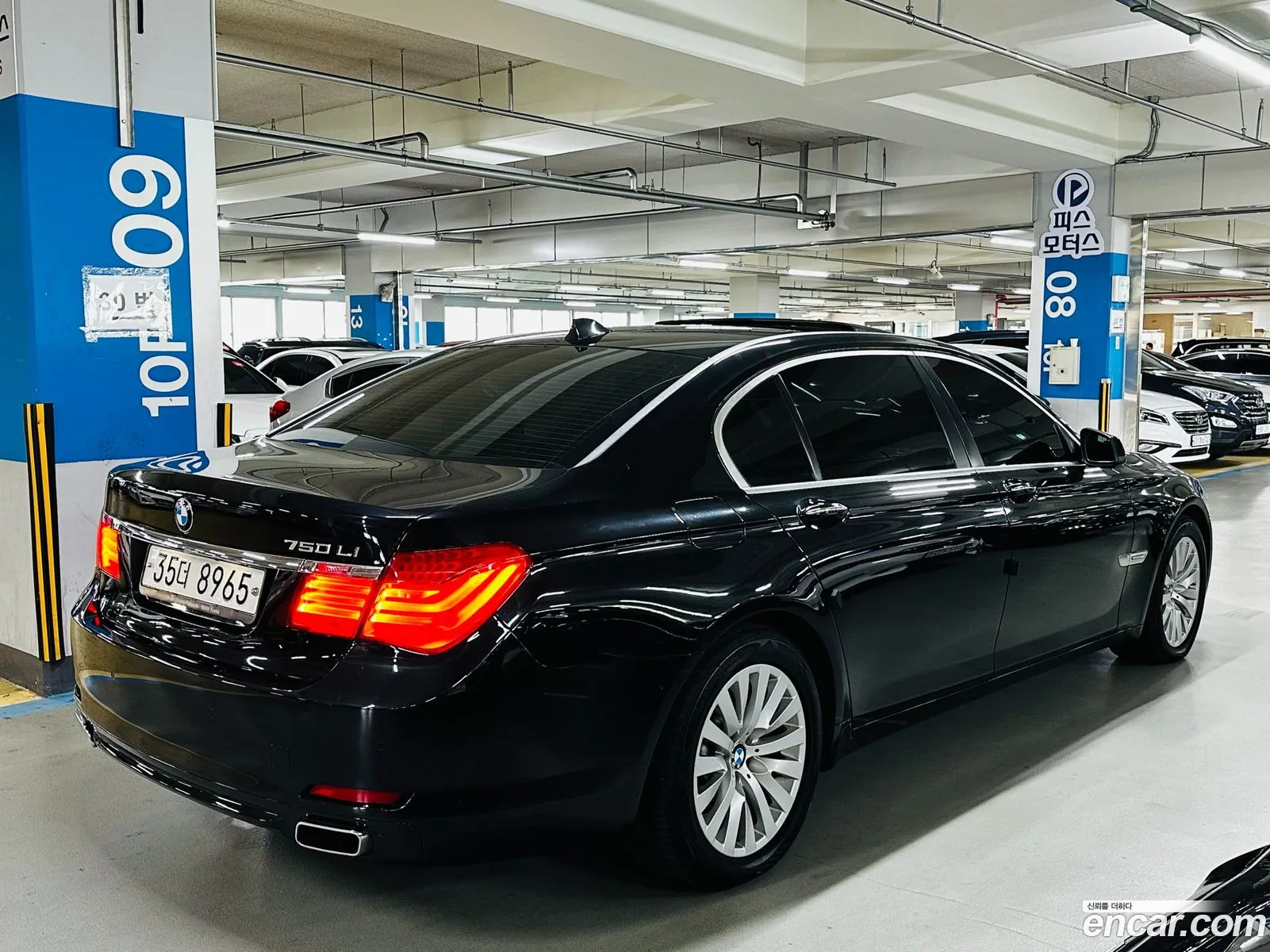 BMW 7 Series F01 740Li - фотография 15243702