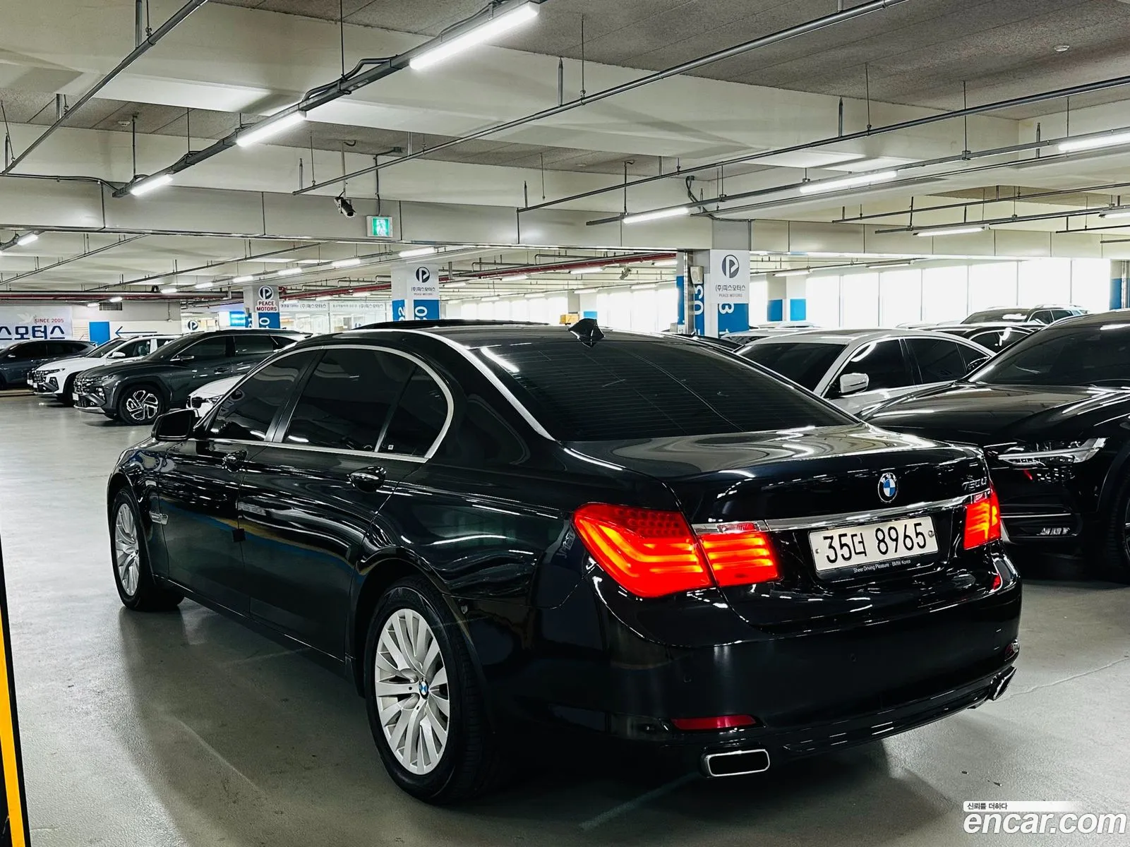 BMW 7 Series F01 740Li - фотография 15243704
