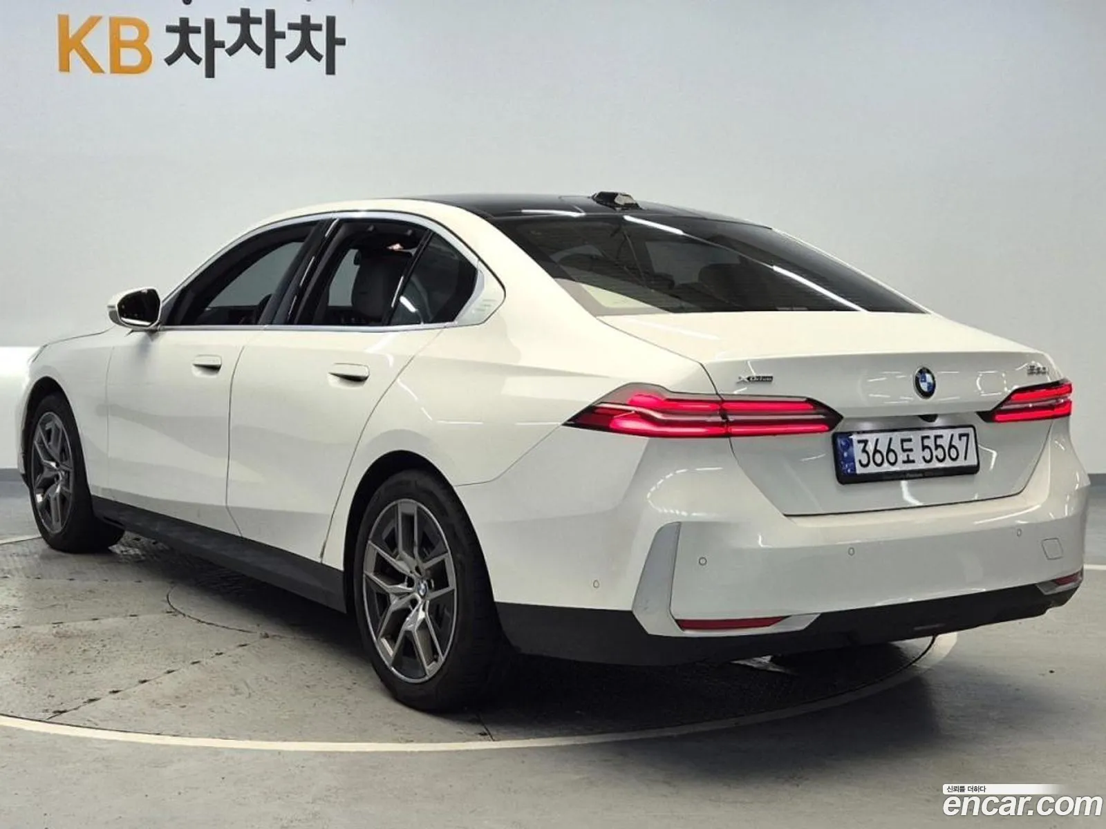 BMW 5 Series G60 530I xDrive - фотография 14529571