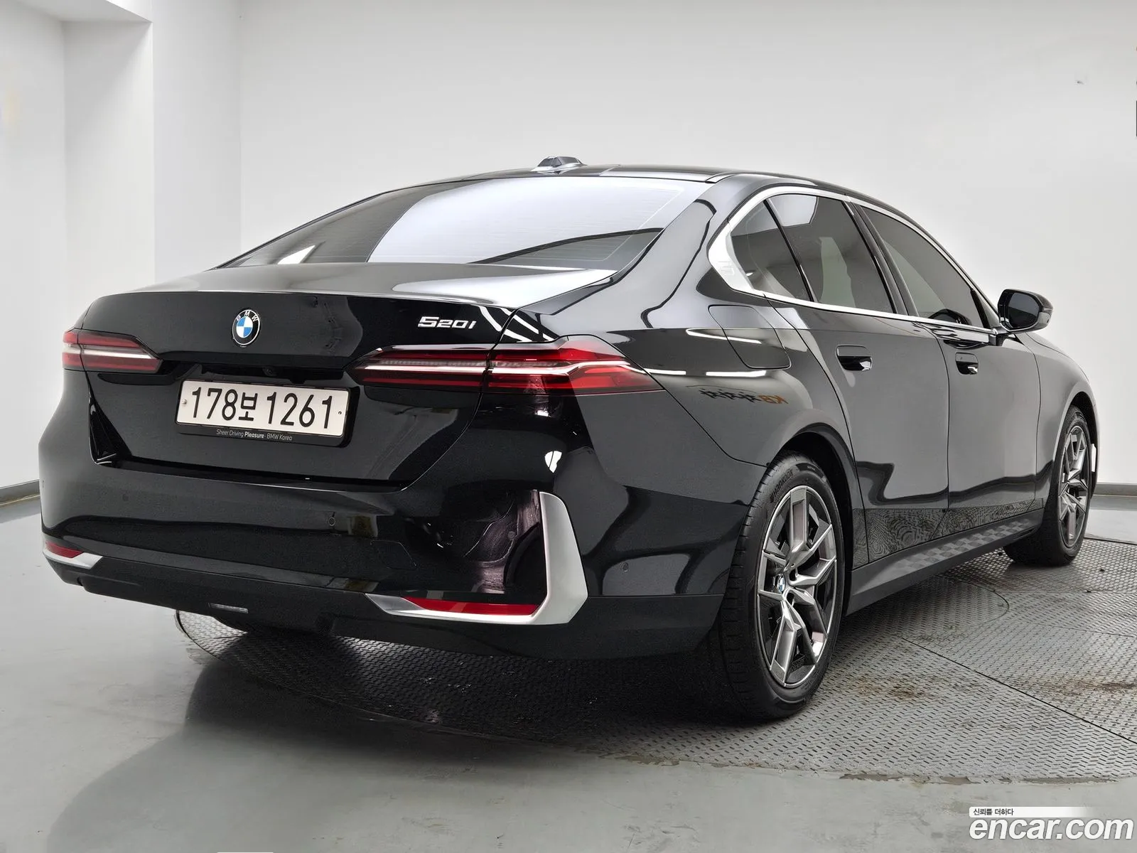 BMW 5 Series G60 520I - фотография 15243665