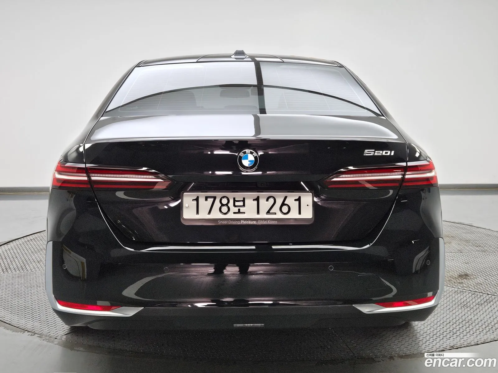 BMW 5 Series G60 520I - фотография 15243667