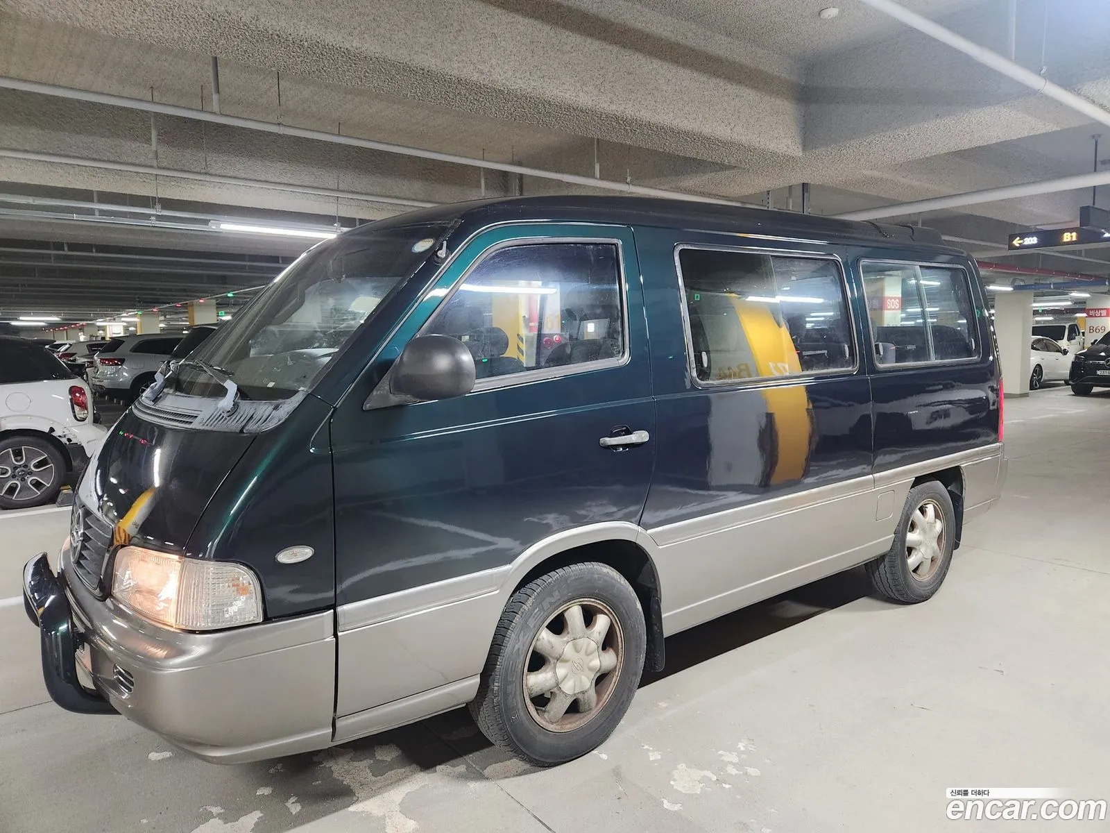 Kg Mobility Ssangyong Istana 12-Seater Super Prime - фотография 8235339