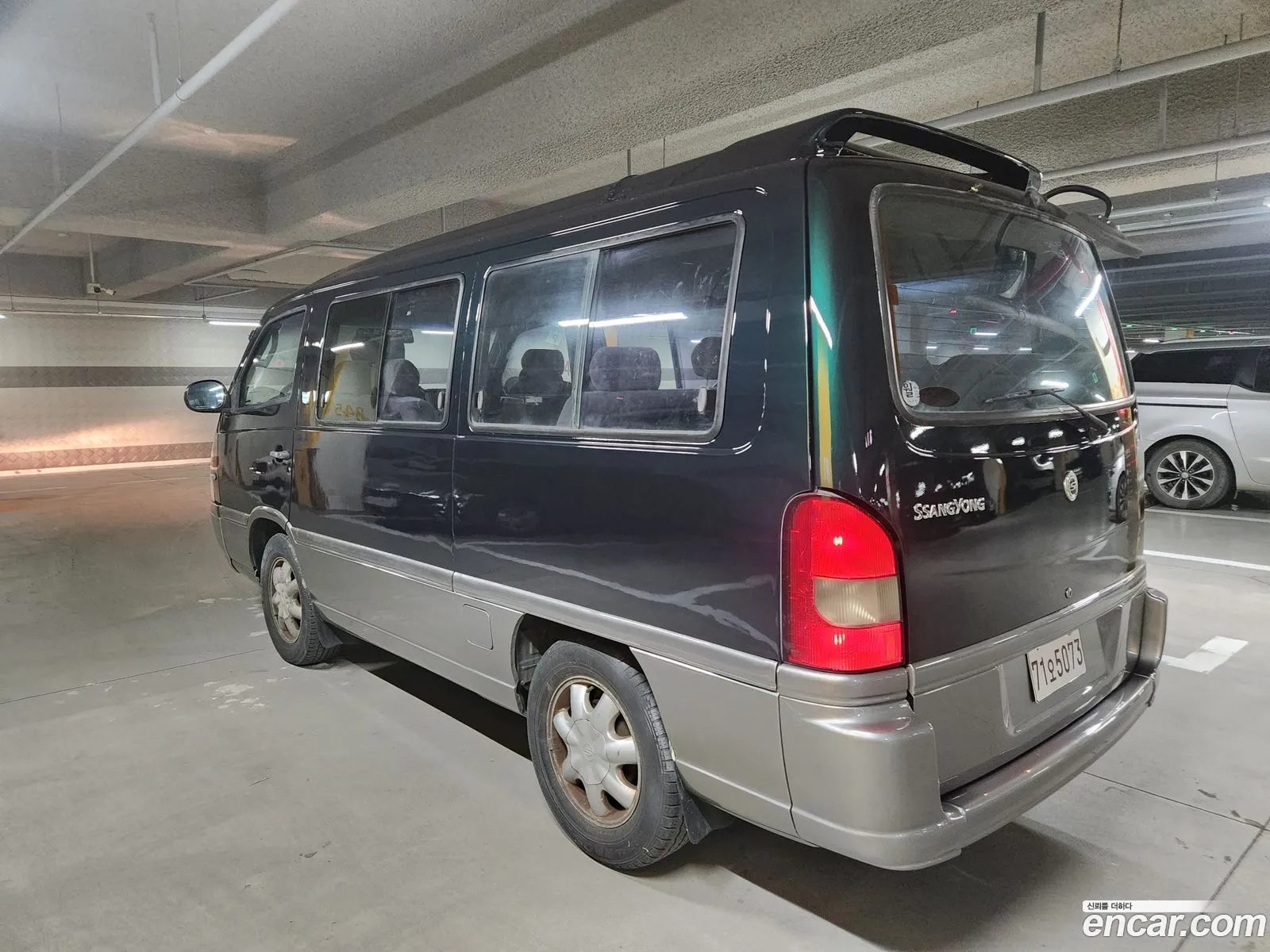 Kg Mobility Ssangyong Istana 12-Seater Super Prime - фотография 8235341