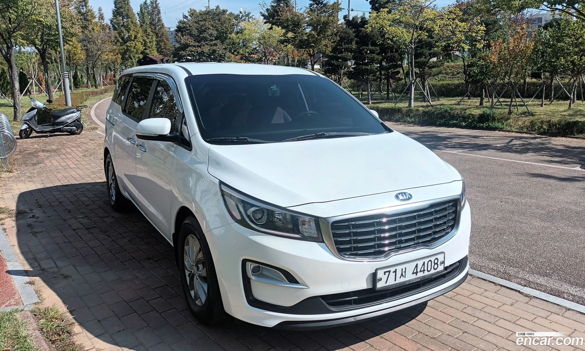 Kia The New Carnival 11-Seater Deluxe - фотография 1510924