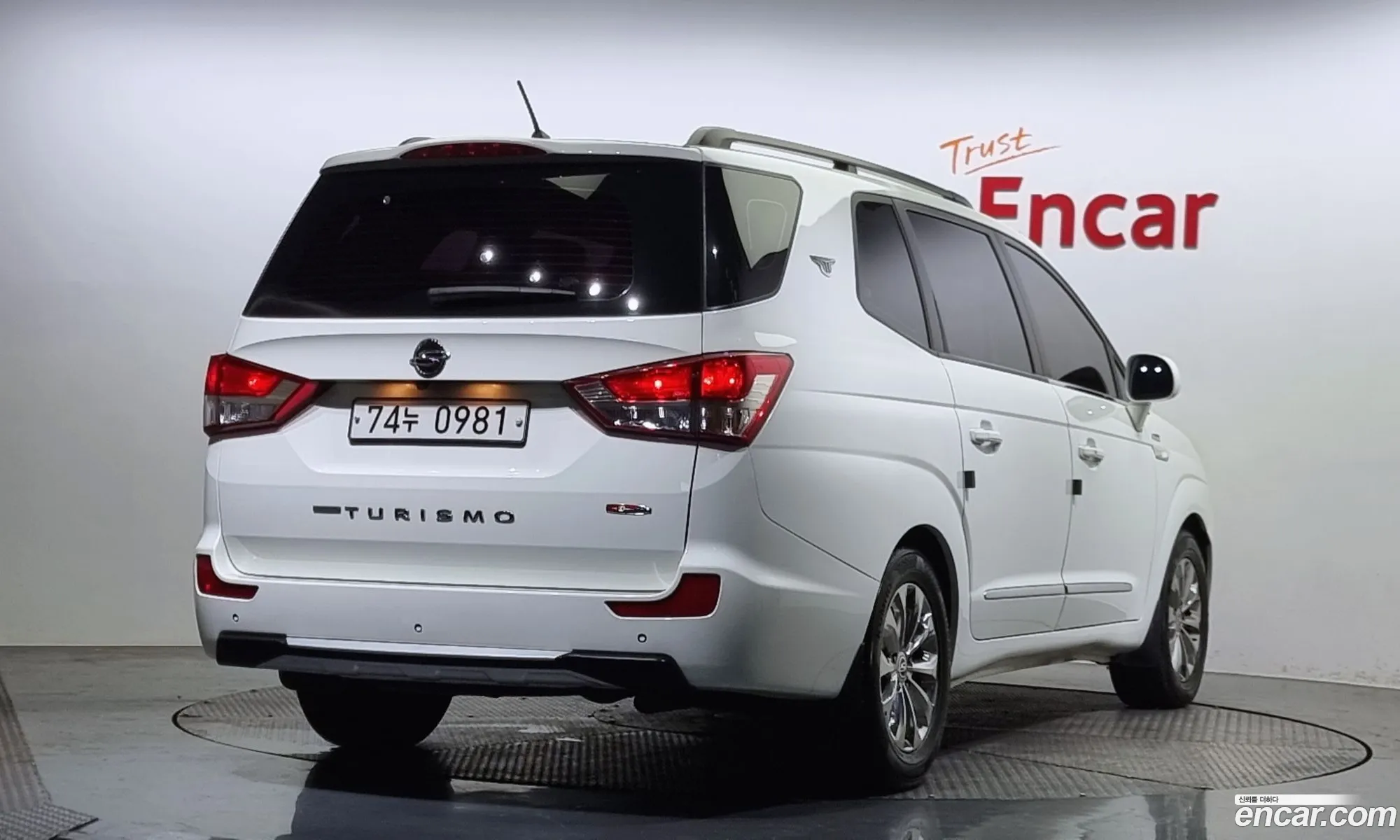 Korando Turismo 4Wd Tx 11-Seater - фотография 7550241