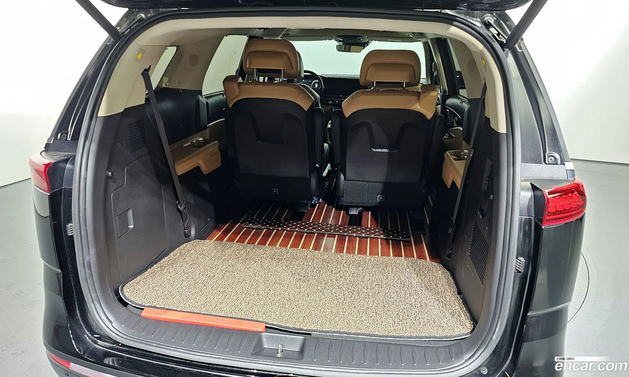 Carnival 4Th Generation 7 -Seater Signature - фотография 13412174