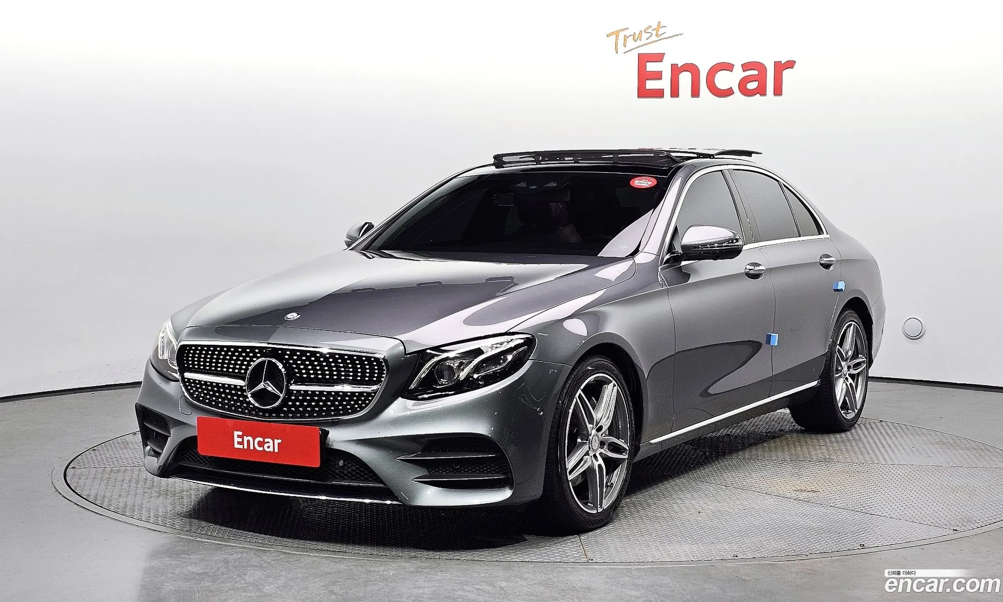 Mercedes E-Class W213 E300 4Matic Avant Garde - фотография 12539540