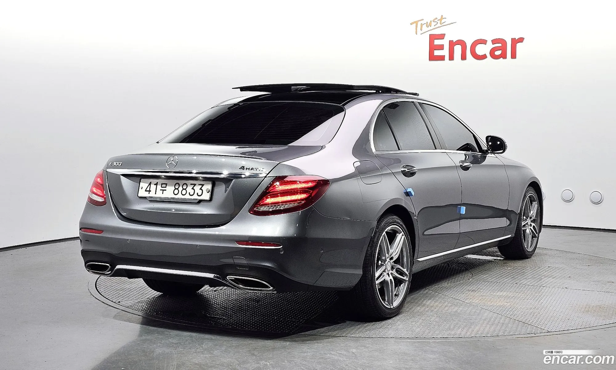 Mercedes E-Class W213 E300 4Matic Avant Garde - фотография 12539541