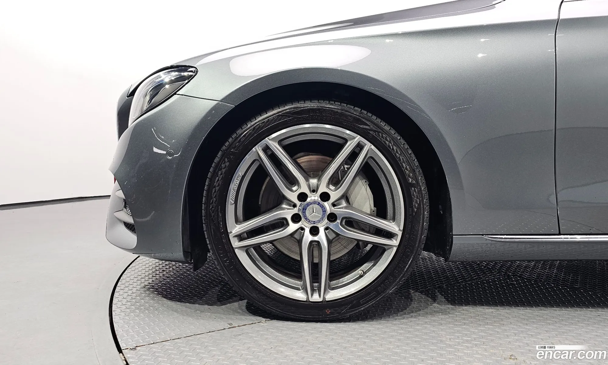 Mercedes E-Class W213 E300 4Matic Avant Garde - фотография 12539544