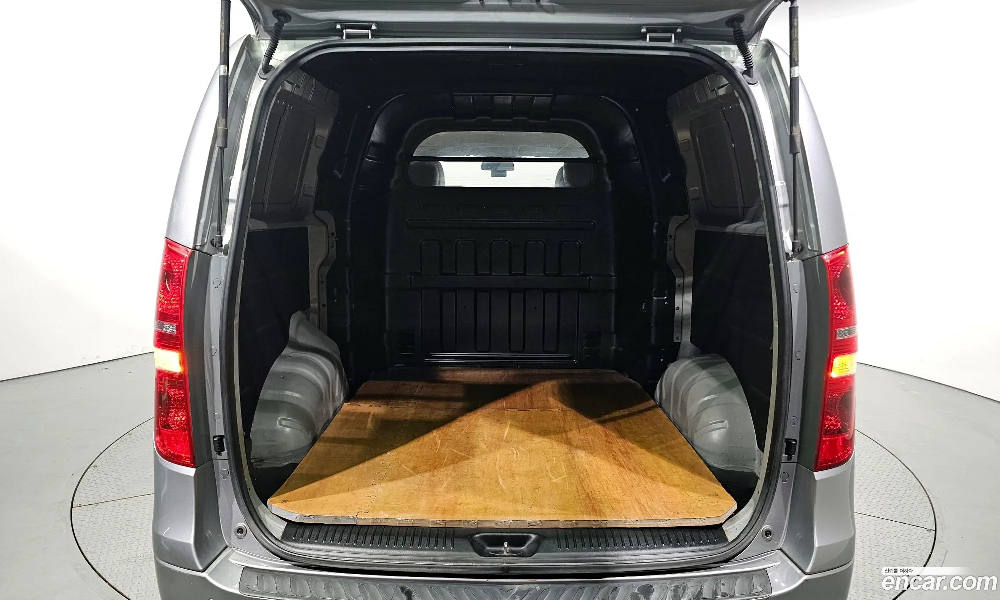 Grand Starex 5 -Seater Van Modern - фотография 16763670