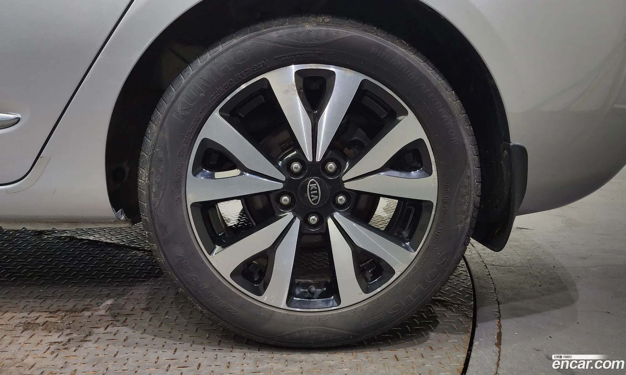Kia New Carens Lpi 20 Glx Top-Of-The-Line Model - фотография 16922695