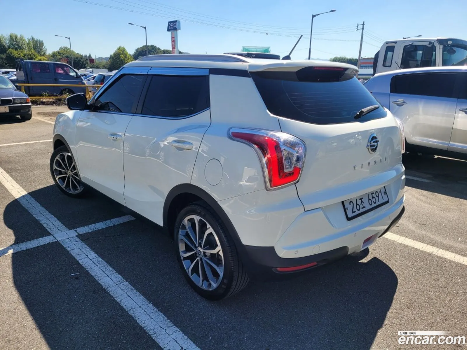 Kg Mobility Ssangyong Tivoli Lx 2Wd Top-Of-The-Line Model - фотография 7571221