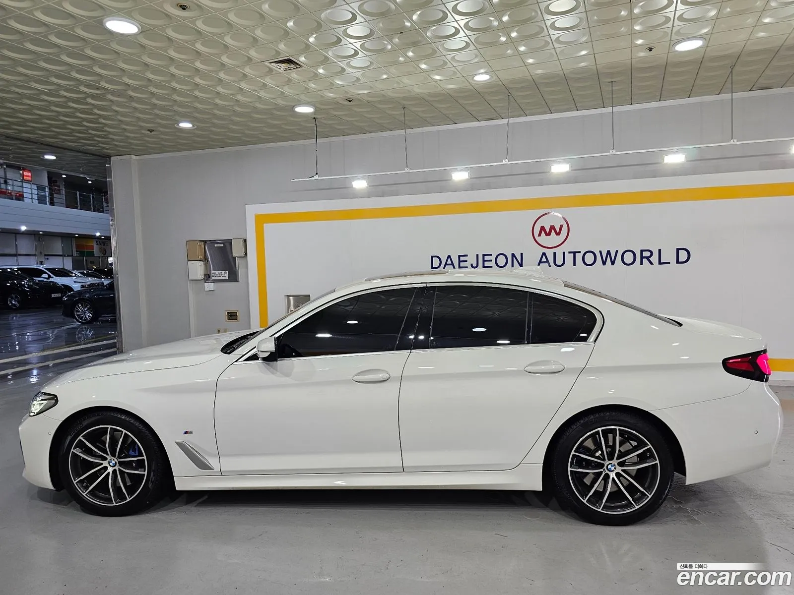 BMW 5 Series G30 520I M Sports - фотография 14529621