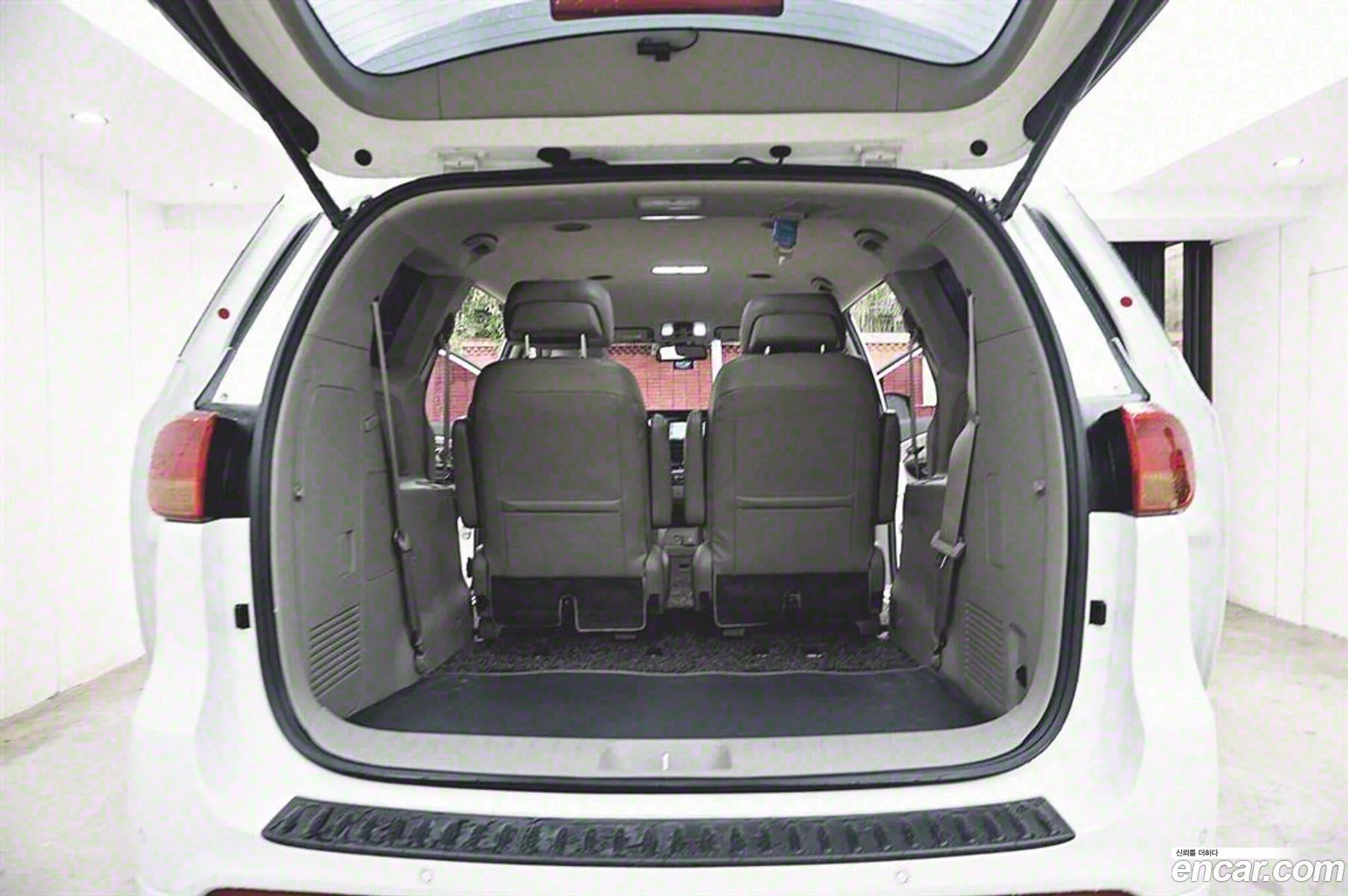 Kia All New Carnival Gasoline 7-Seater Limousine President - фотография 12508243