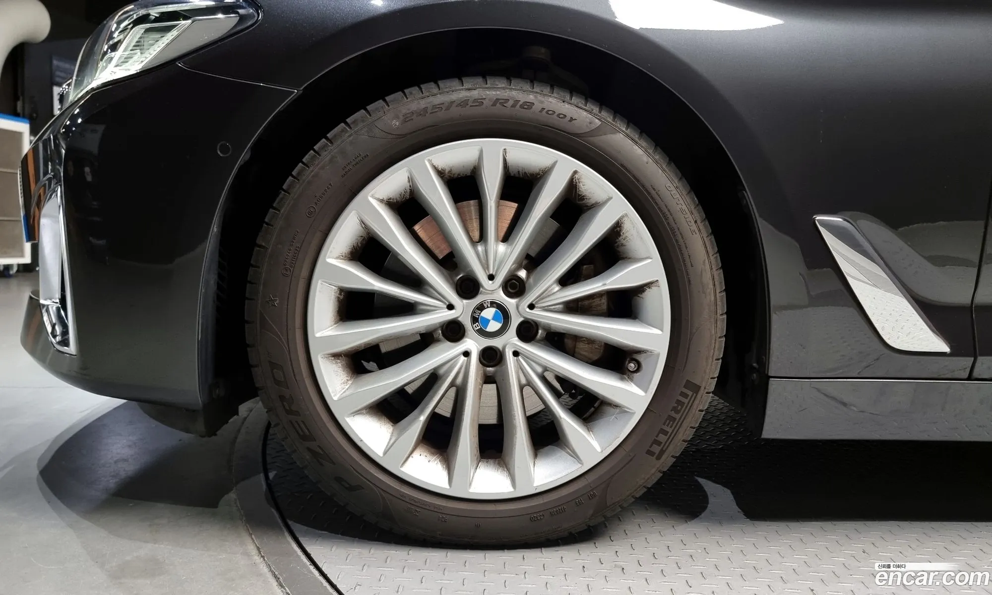 BMW 5 Series G30 530I Luxury - фотография 14411275