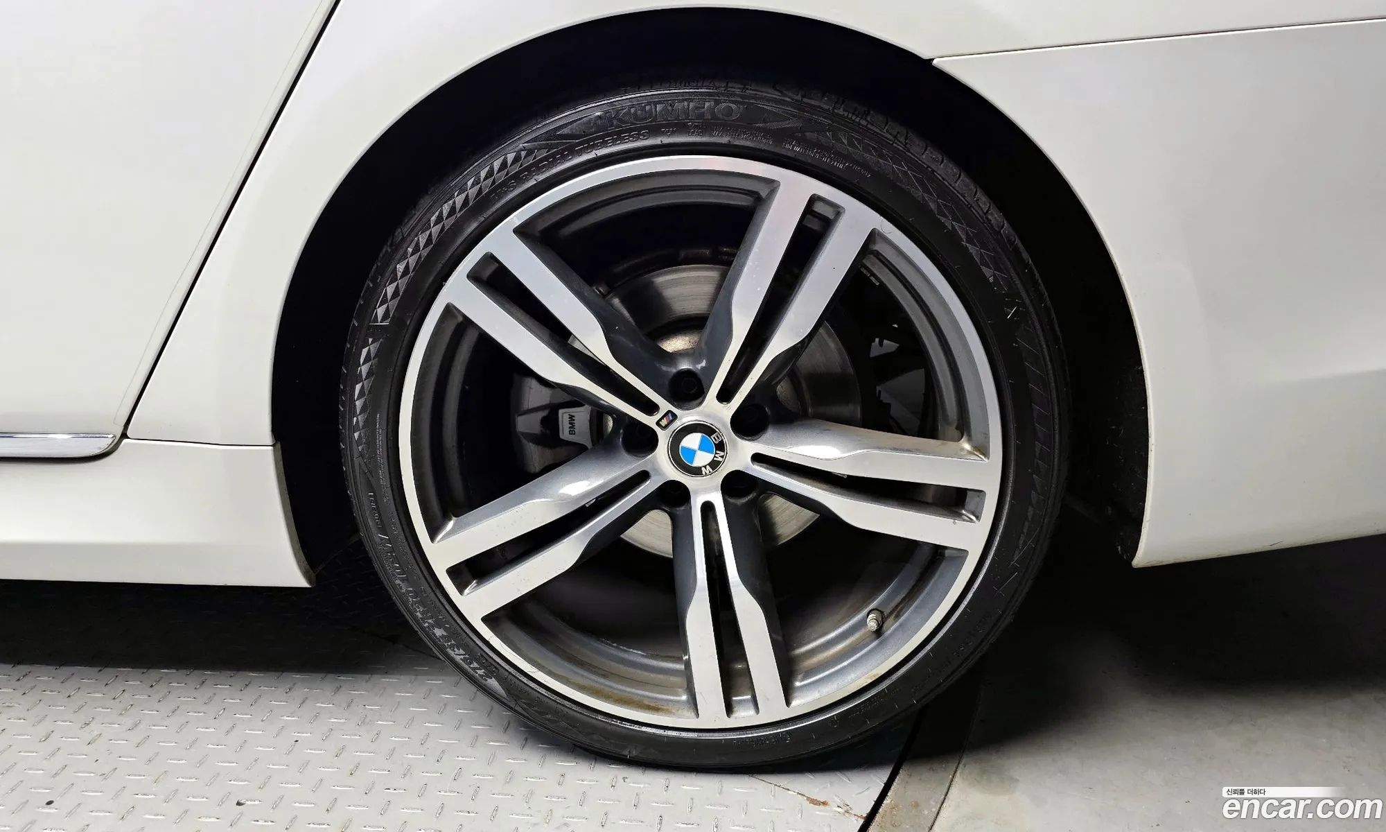 BMW 7 Series G11 730Ld xDrive M Sports - фотография 16213536