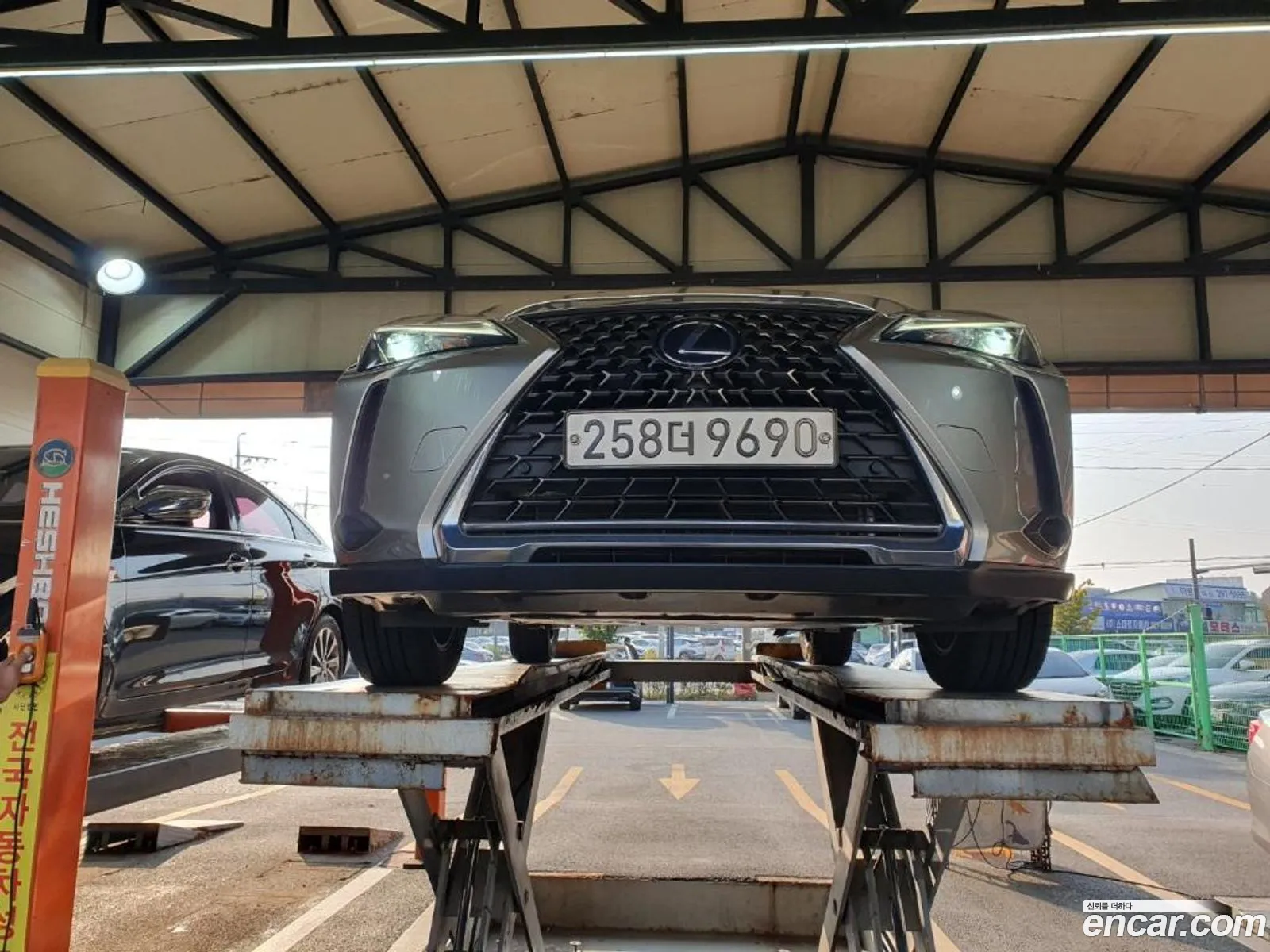 Lexus Ux250H 20 2Wd - фотография 6336926