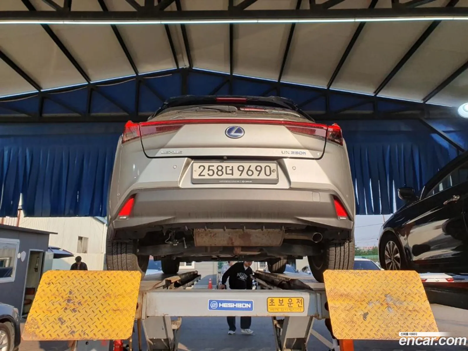 Lexus Ux250H 20 2Wd - фотография 6336927