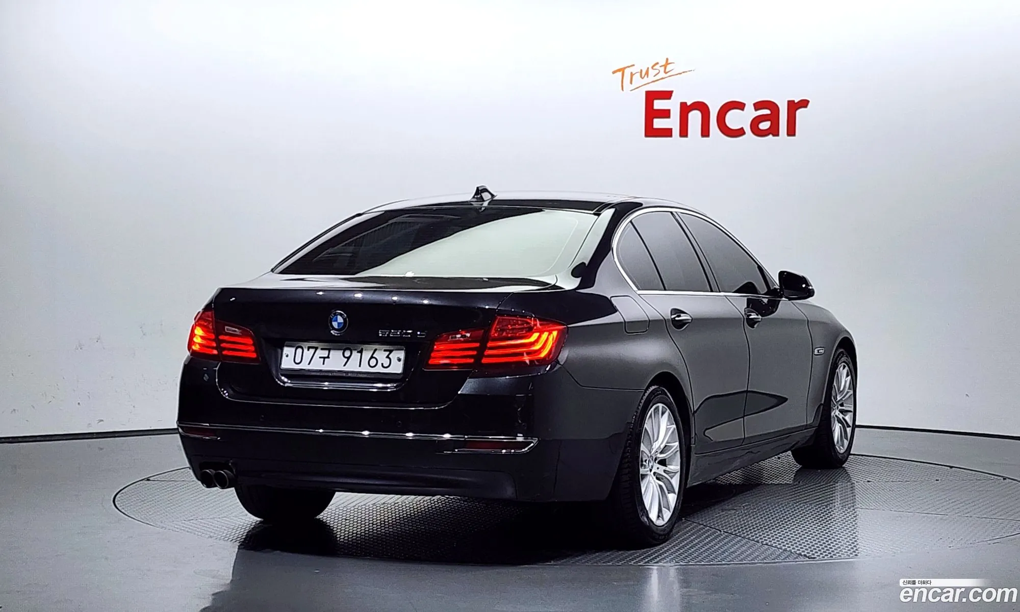 BMW 5 Series F10 520D Luxury - фотография 14529595