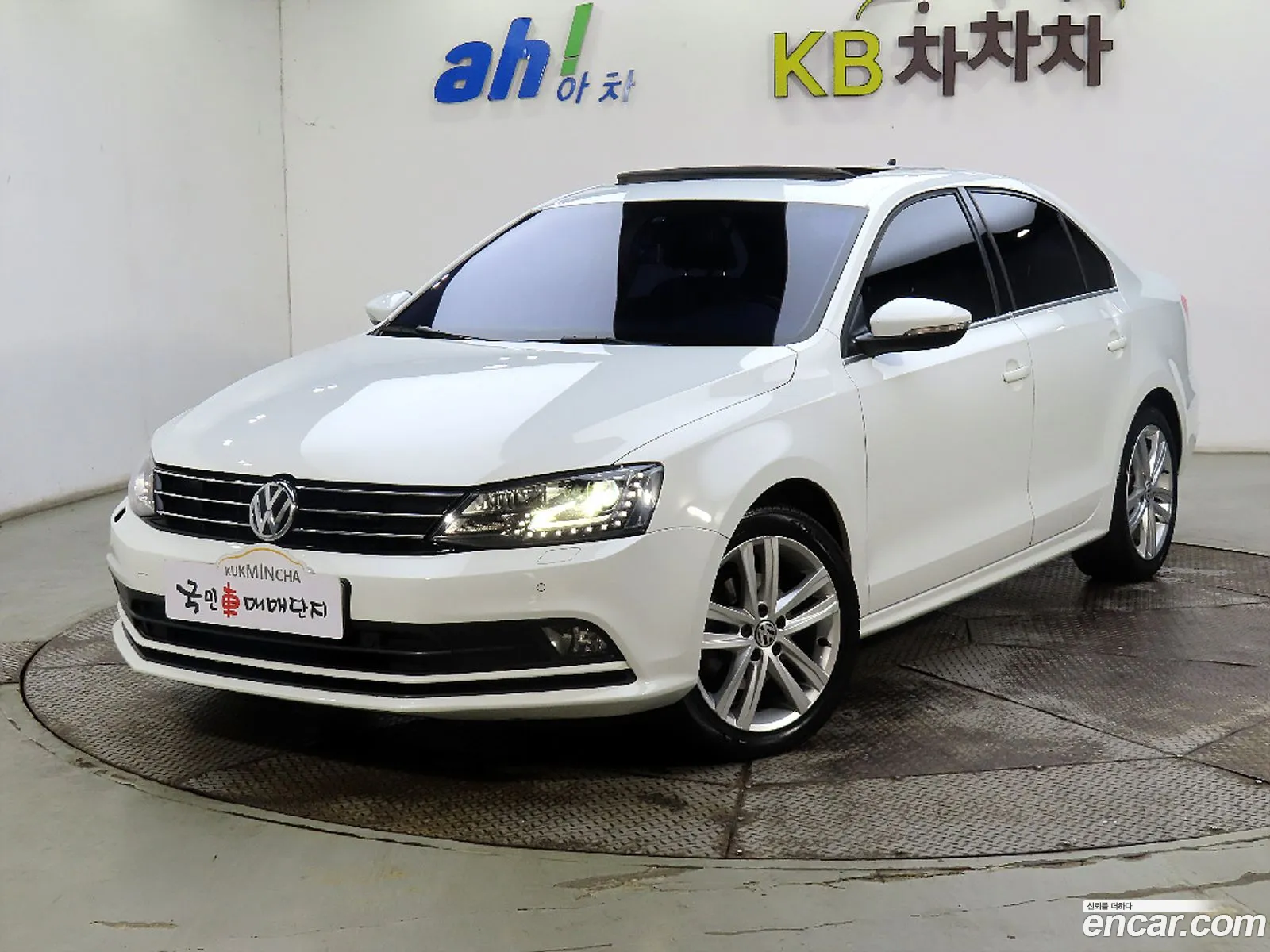 Volkswagen New Jetta 20 Tdi Bluemotion Premium 6Th Generation - фотография 12245055