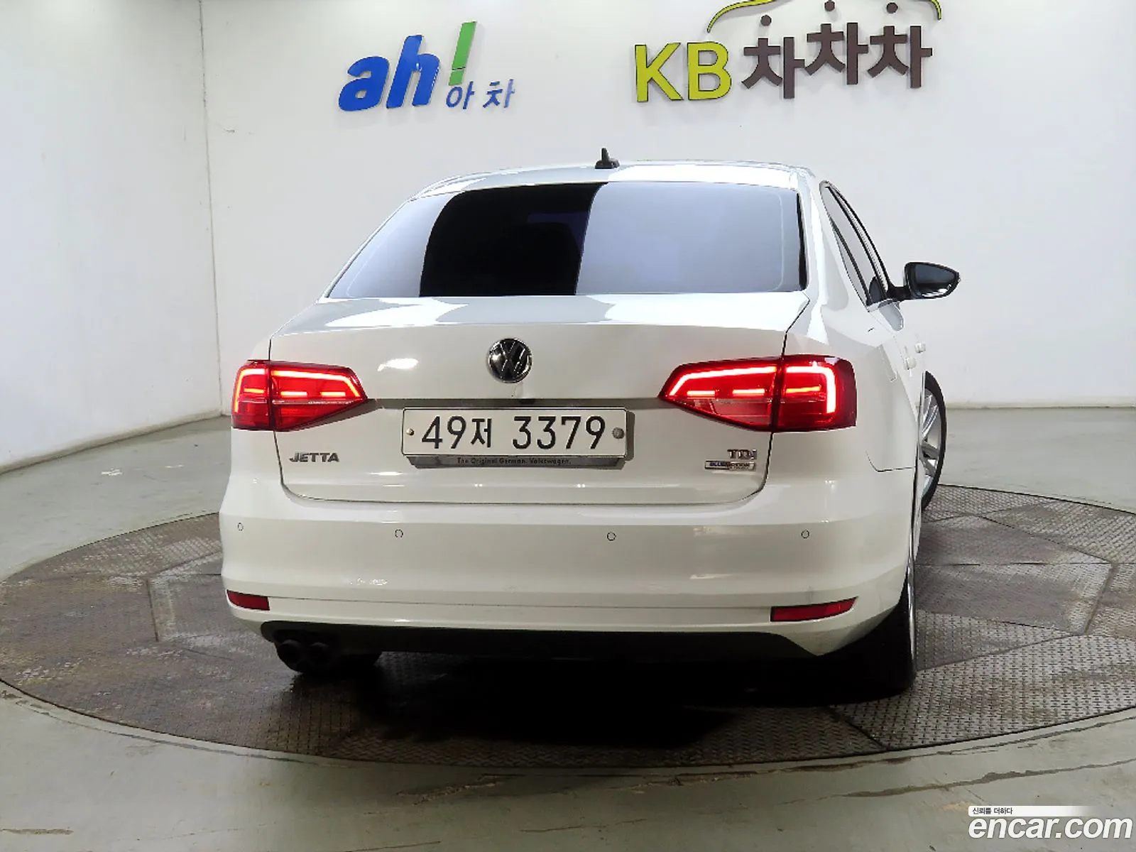 Volkswagen New Jetta 20 Tdi Bluemotion Premium 6Th Generation - фотография 12245056