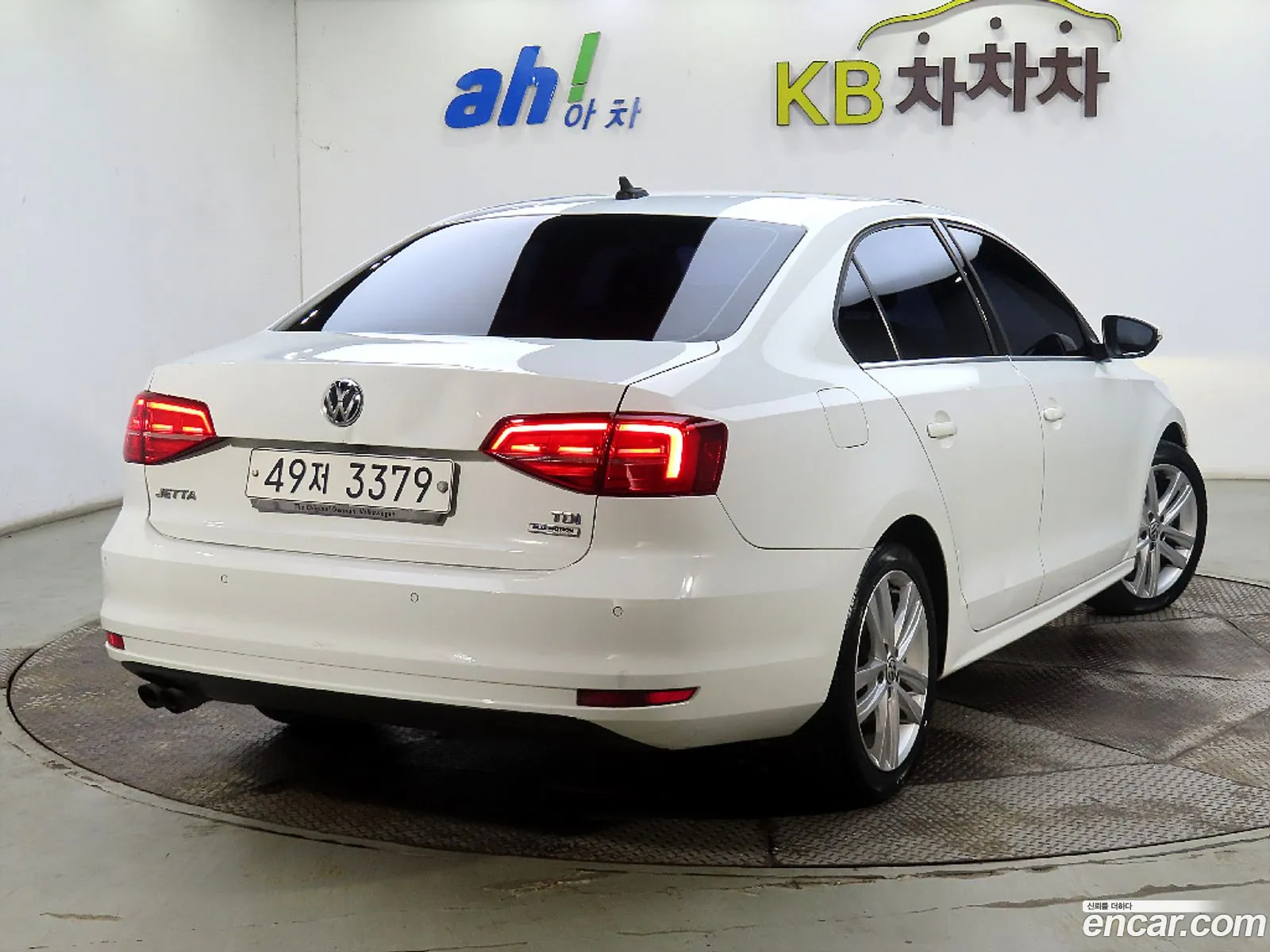 Volkswagen New Jetta 20 Tdi Bluemotion Premium 6Th Generation - фотография 12245057