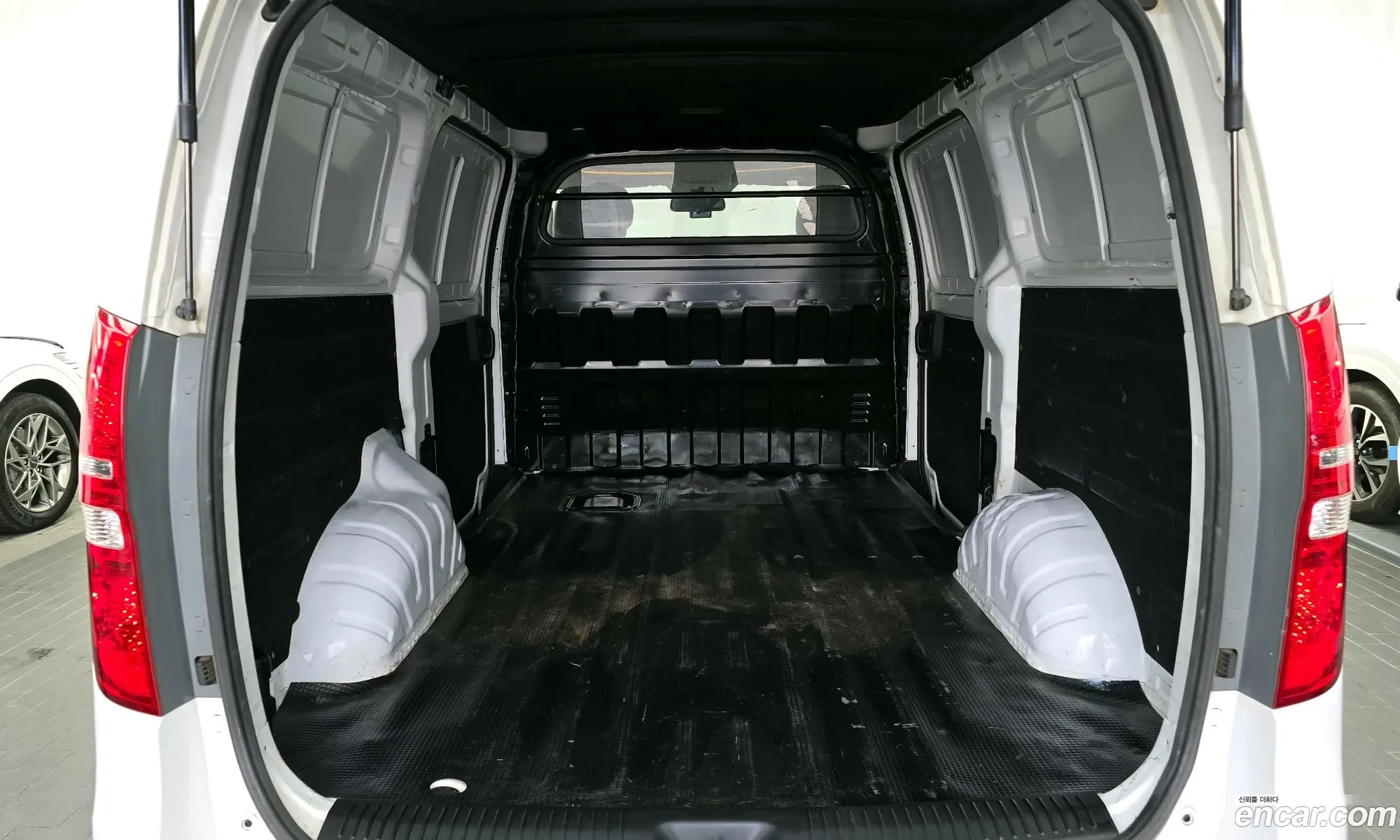 The New Grand Starex Van 3 -Seater Smart - фотография 11277242