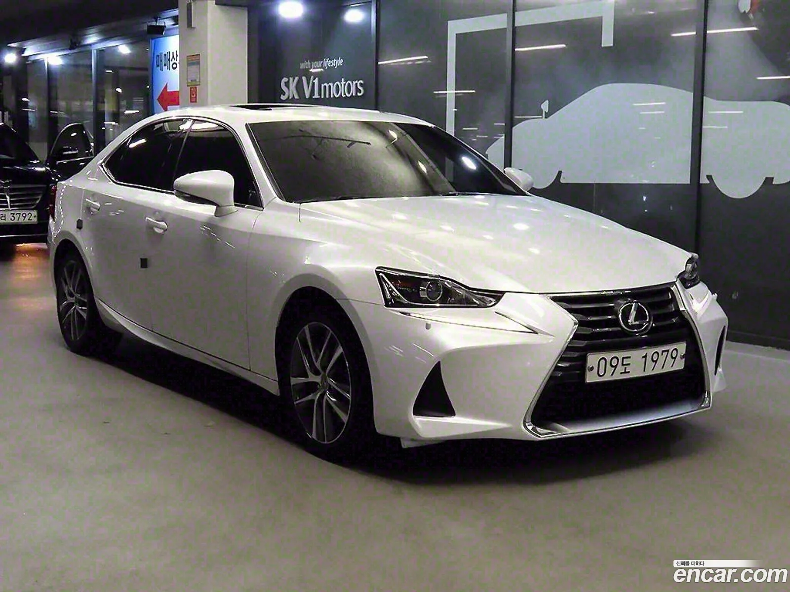 Lexus New Is200T Premium - фотография 6336943