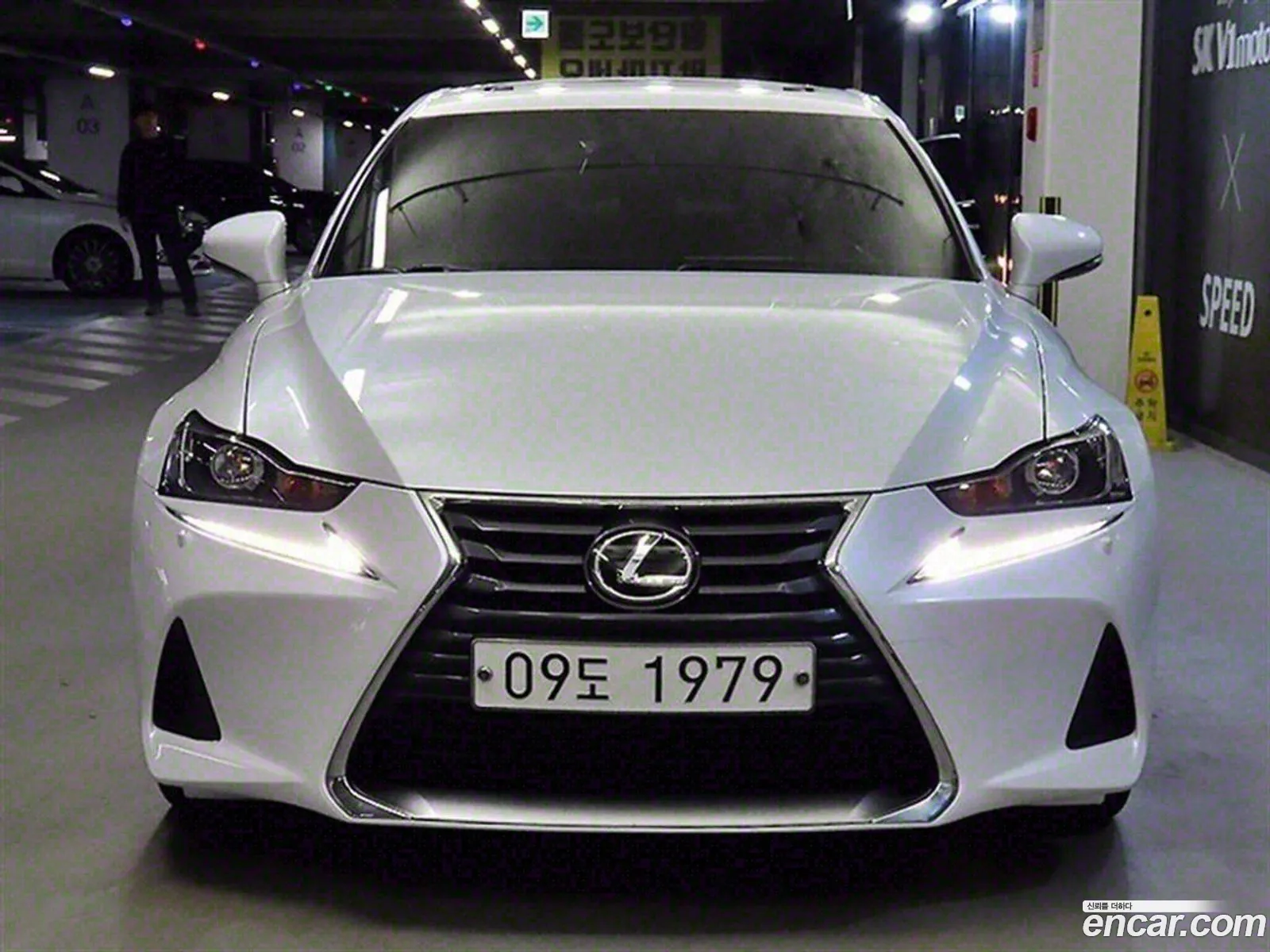Lexus New Is200T Premium - фотография 6336945