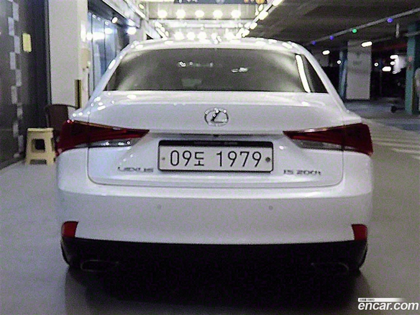 Lexus New Is200T Premium - фотография 6336946