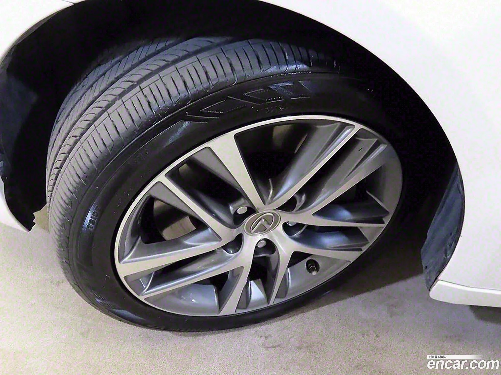 Lexus New Is200T Premium - фотография 6336947