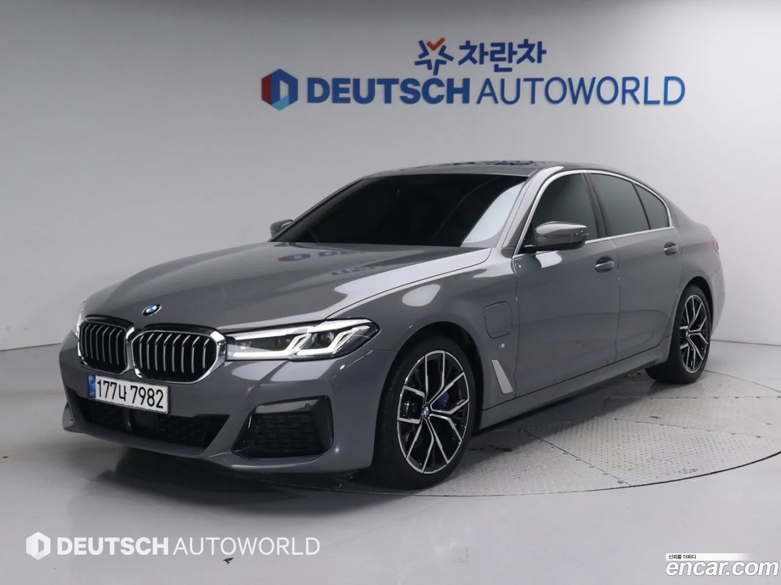 BMW 5 Series G30 530E M Sports - фотография 16213484