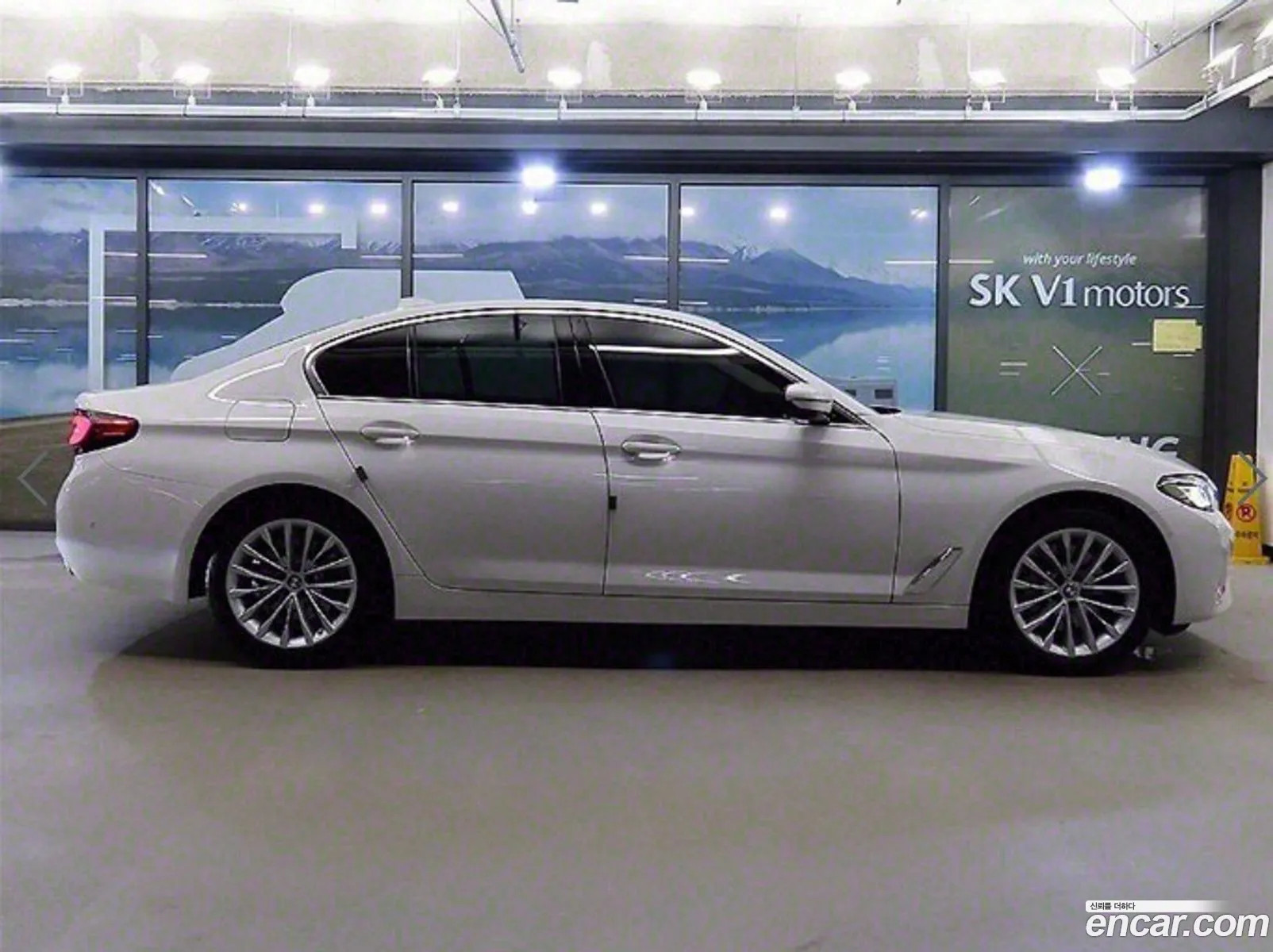 BMW 5 Series G30 530I xDrive Luxury - фотография 14818294