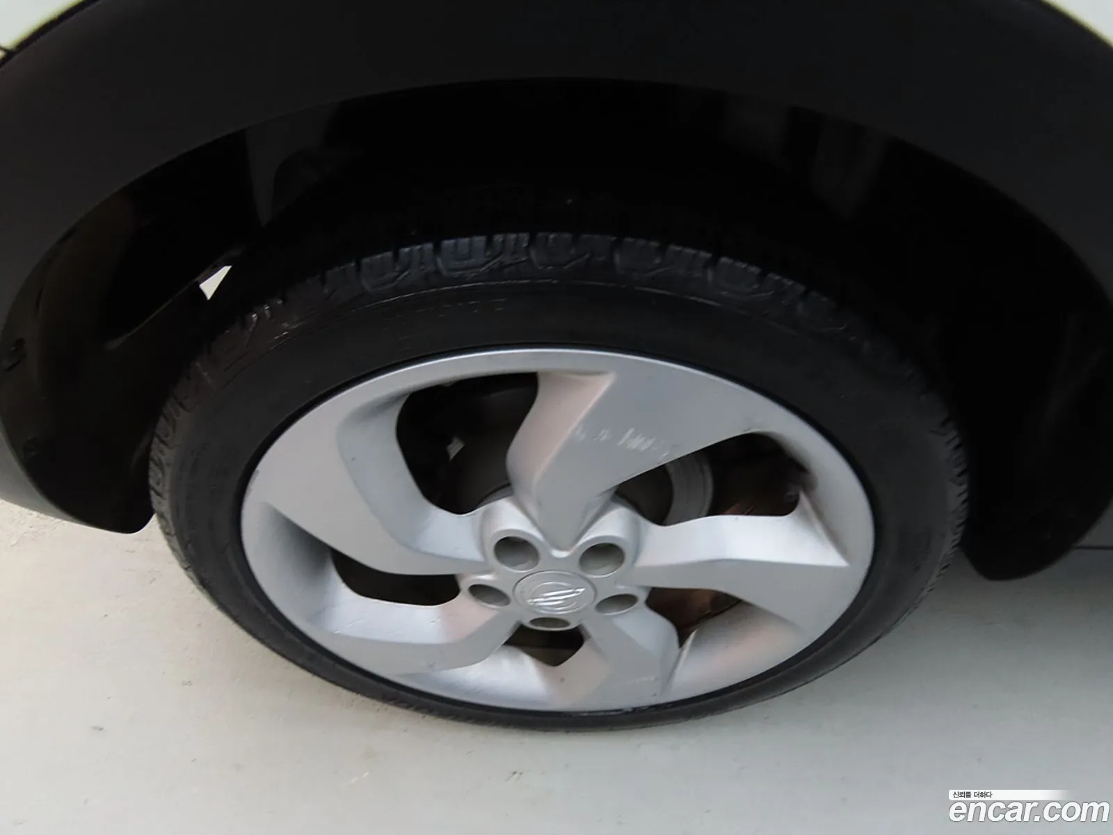 Kg Mobility Ssangyong Tivoli Lx 2Wd Luxury Model - фотография 8319881