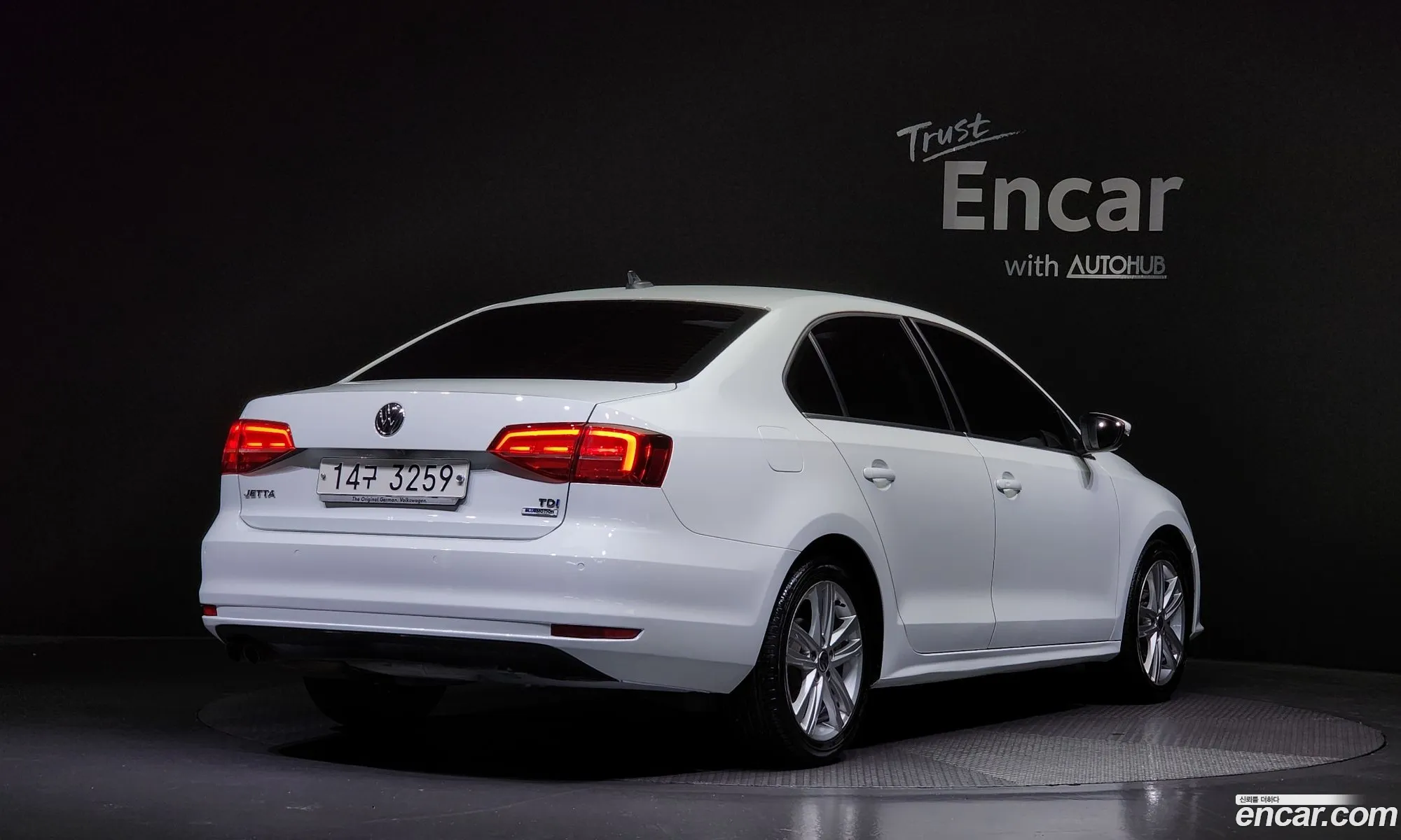 Volkswagen New Jetta 20 Tdi Bluemotion Premium 6Th Generation - фотография 12133242