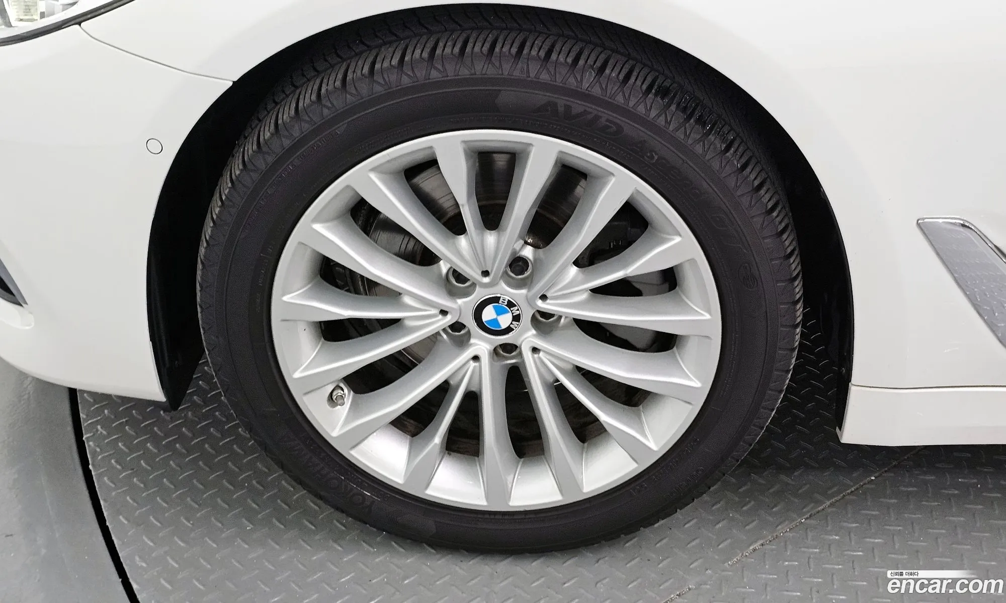 BMW 5 Series G30 520D Luxury Special Edition - фотография 15297025