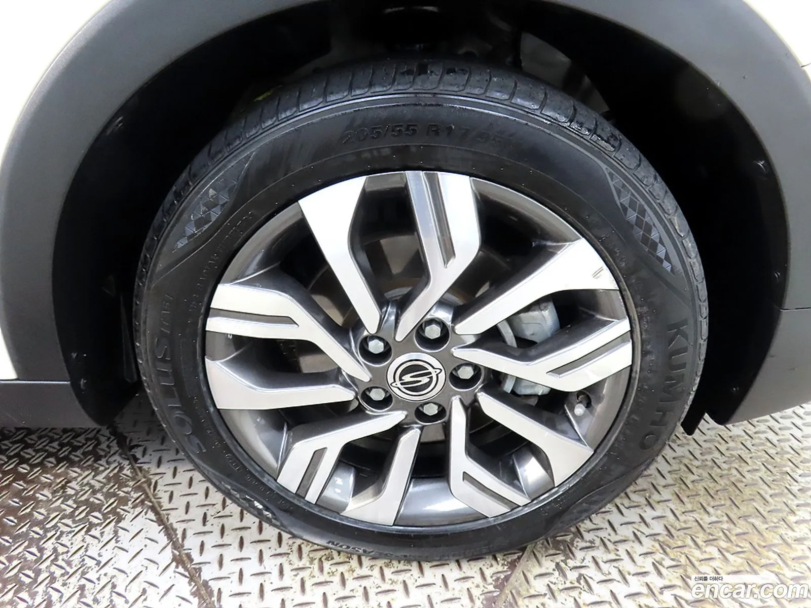 Kg Mobility Ssangyong Tivoli Armor Diesel Vx 2Wd - фотография 7643335