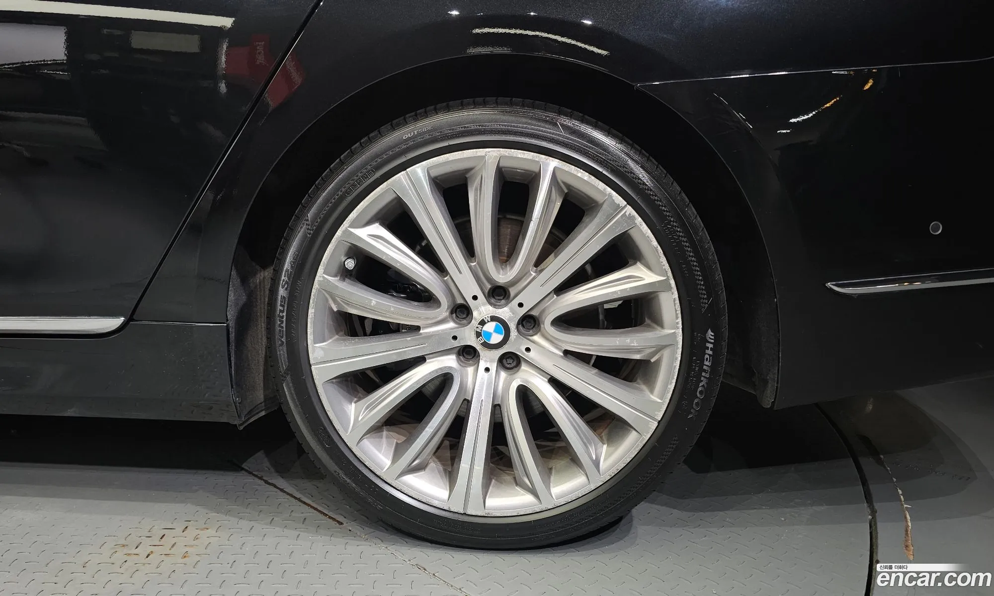 BMW 7 Series G11 750Li xDrive - фотография 14904228