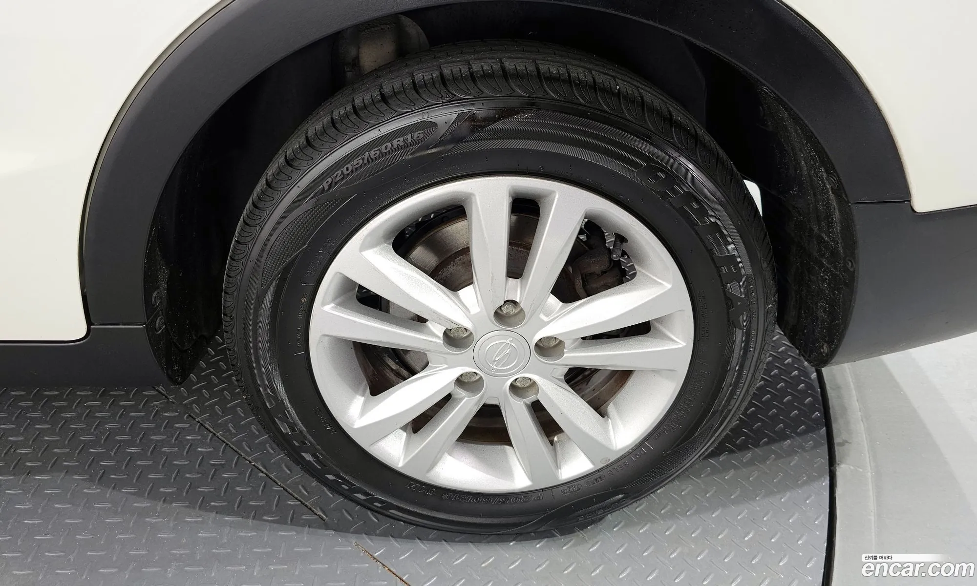 Kg Mobility Ssangyong Tivoli Air Diesel Ax 2Wd - фотография 7567675