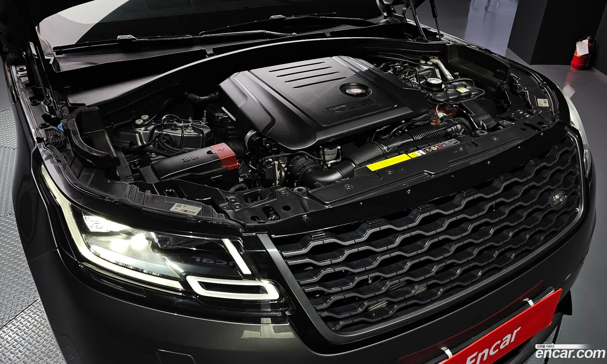 Land Rover Range Rover Velar 20 D240 R-Dynamic Se - фотография 4704867