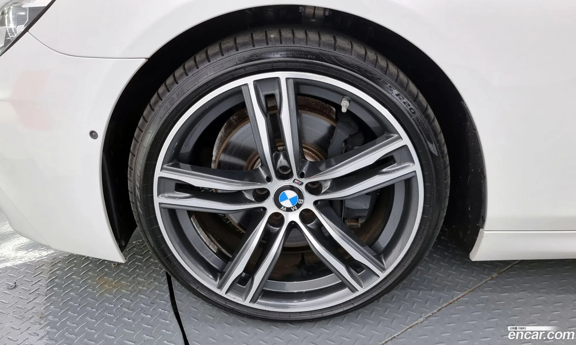 BMW 6 Series F12 640D xDrive M Sports Gran Coupe - фотография 15412222