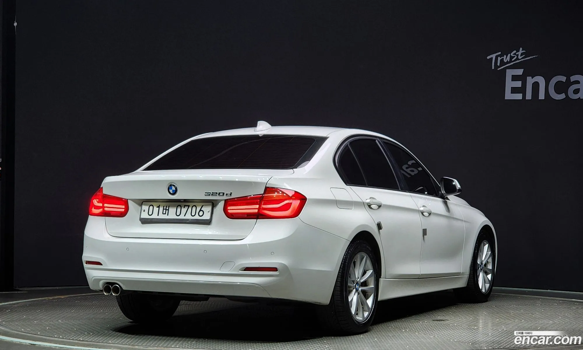 BMW 3 Series F30 320D - фотография 15439992