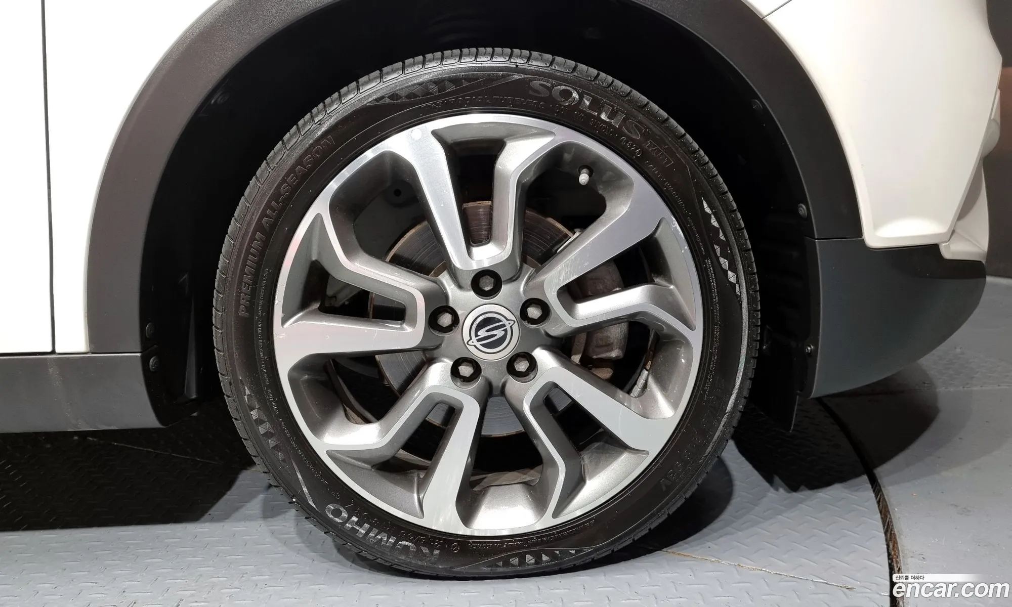 Kg Mobility Ssangyong Tivoli Diesel Lx 2Wd - фотография 8017596
