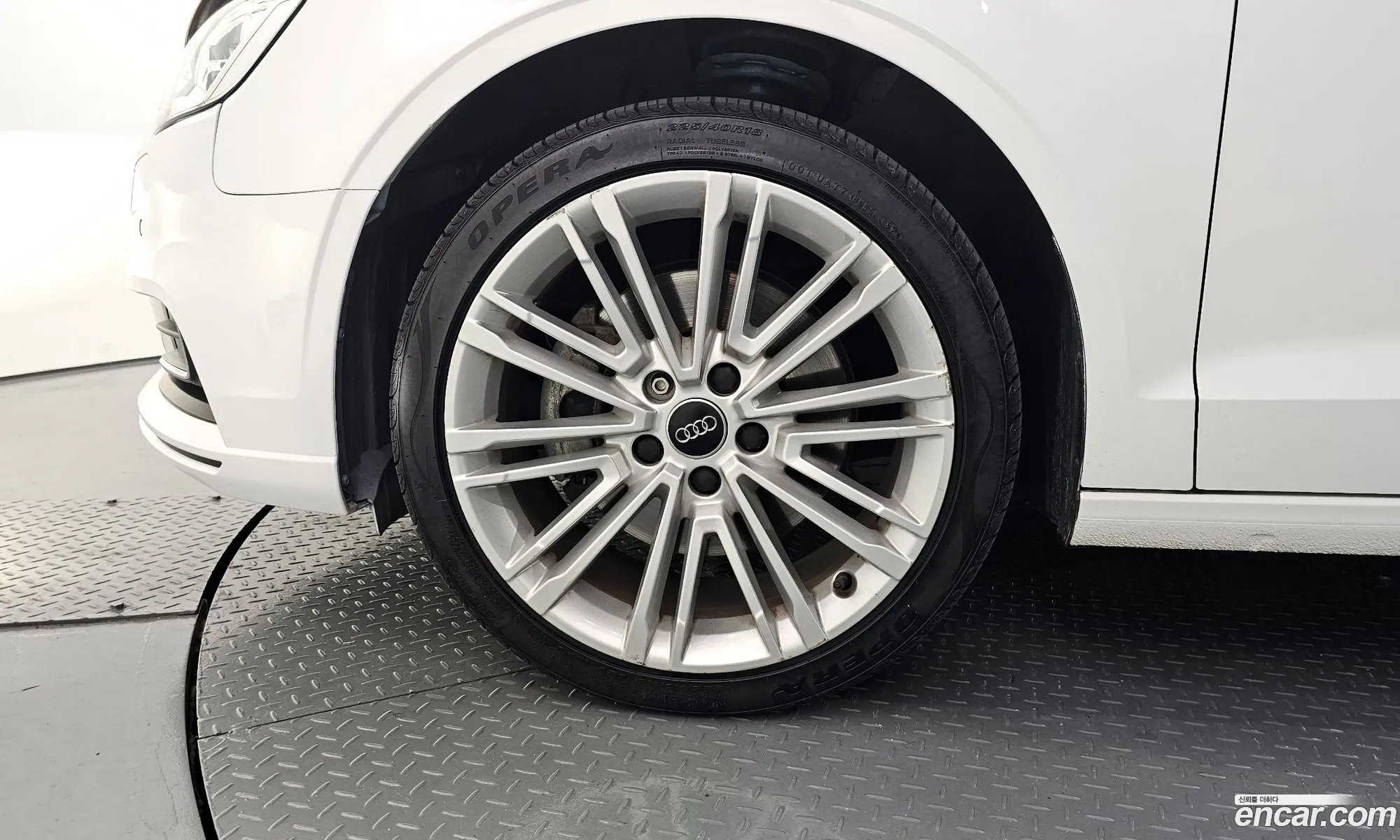Audi New A3 40 Tfsi 8V - фотография 17117840