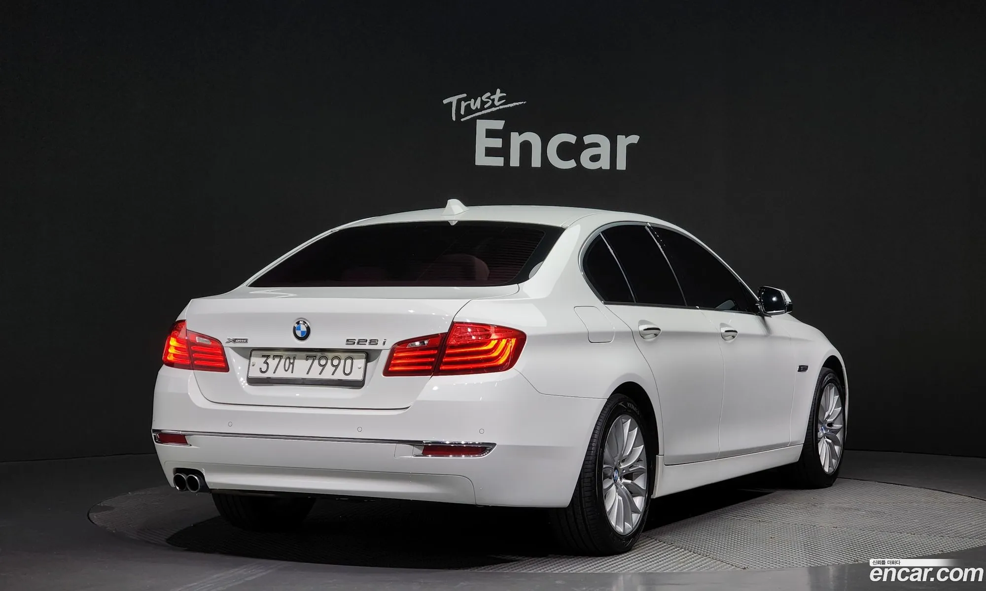 BMW 5 Series F10 528I xDrive Luxury Plus - фотография 15440219
