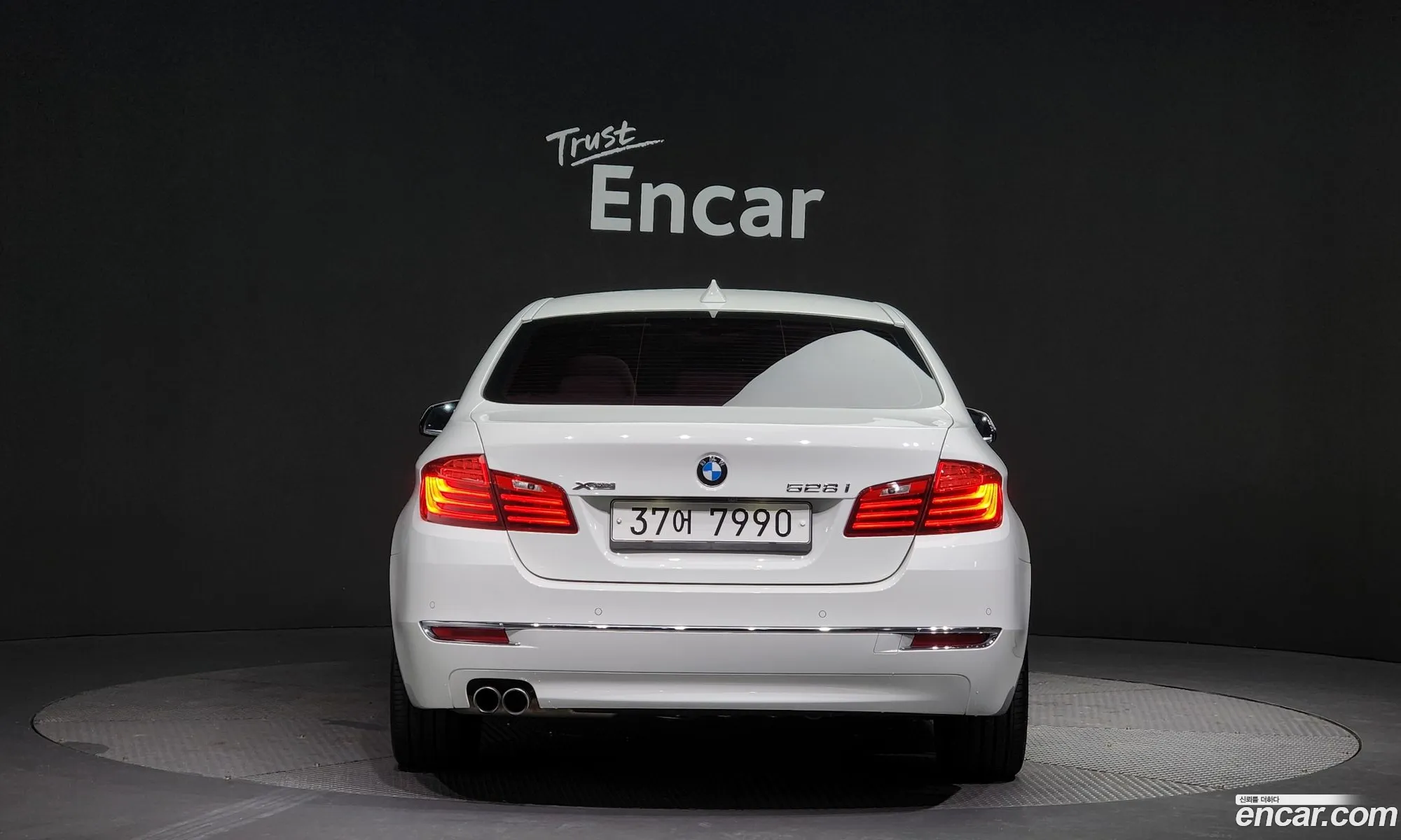 BMW 5 Series F10 528I xDrive Luxury Plus - фотография 15440221
